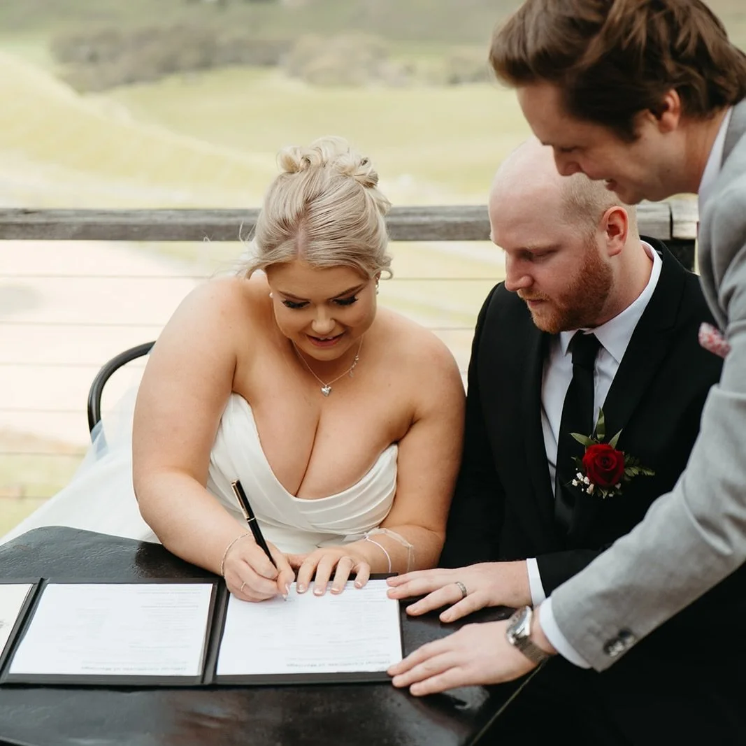 Wedding season is here!! Who&rsquo;s excited? 🙋🏻&zwj;♂️ 

 📸 @weddings.by.alex 

#melbournewedding #melbournecelebrant #weddingcelebrant #marriagecelebrant