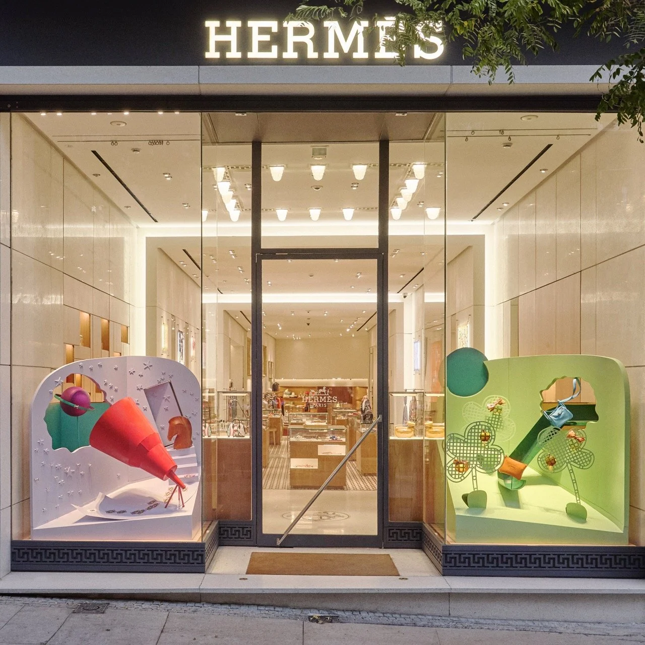 Ve_AT_HERMES_ESCAPARATES_JULIO-24_001-1-copia-Large.jpg
