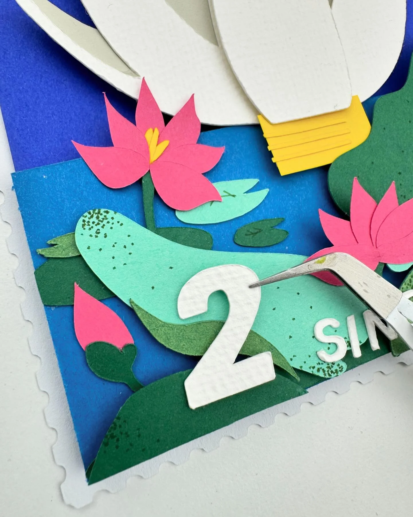 👉Swipe for closeups of our designs for @singaporeglobalnetwork (tote bag, recipe cards, box)

We wanted the designs to reflect our signature style with paper. All elements were created digitally, we added shadows and texture to give them a &ldquo;pa
