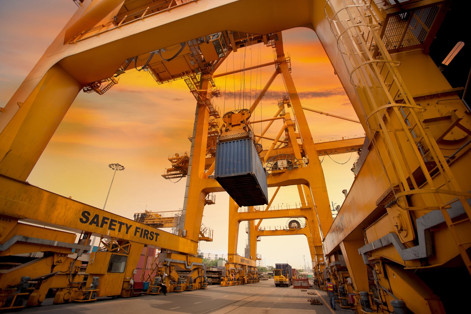 container-operation-port-series-2.jpg