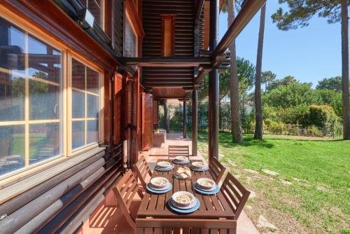 Outdoor eating space.jpg