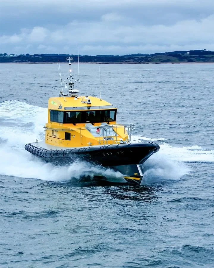Out at sea, pilot boat crews face fast-changing conditions where stability and control are everything. Hart Marine relies on Volvo Penta IPS to keep vessels responsive and reliable, even when the waters turn rough.
 
Smarter handling, smoother maneuv