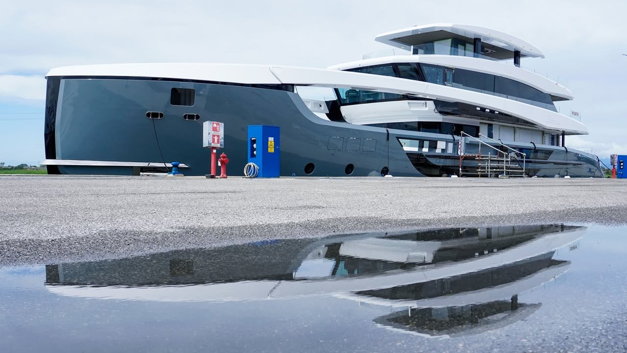 Volvo Penta IPS Professional Platform omdefinierar vad som &auml;r m&ouml;jligt f&ouml;r deplacementssuperyachter under 500 GT med st&aring;lskrov.

I hj&auml;rtat av Amer Yachts 42 Explorer &lsquo;Even Further&rsquo; finns ett dubbelt IPS 2100-paket