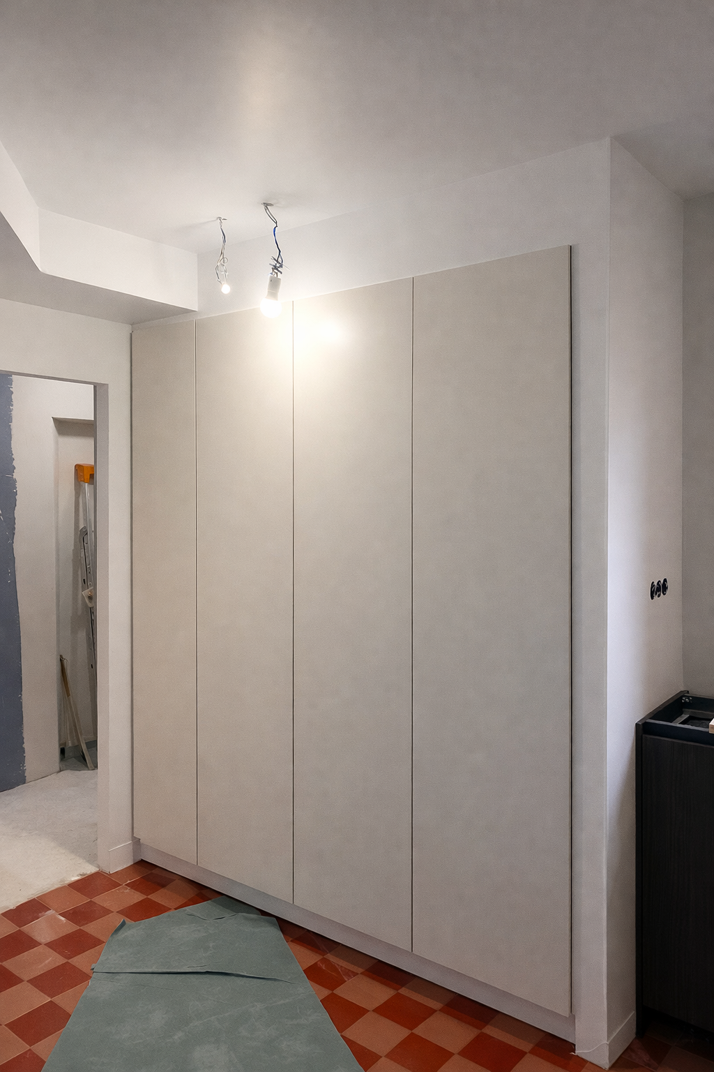 Unfinished room with modern storage area.png