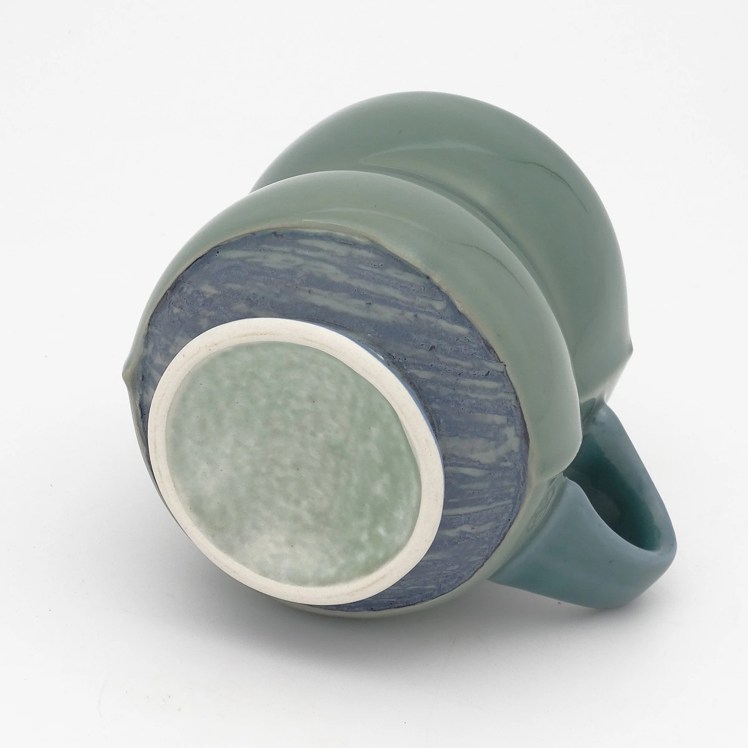 shortcurveygreenmugbottom-web.jpg