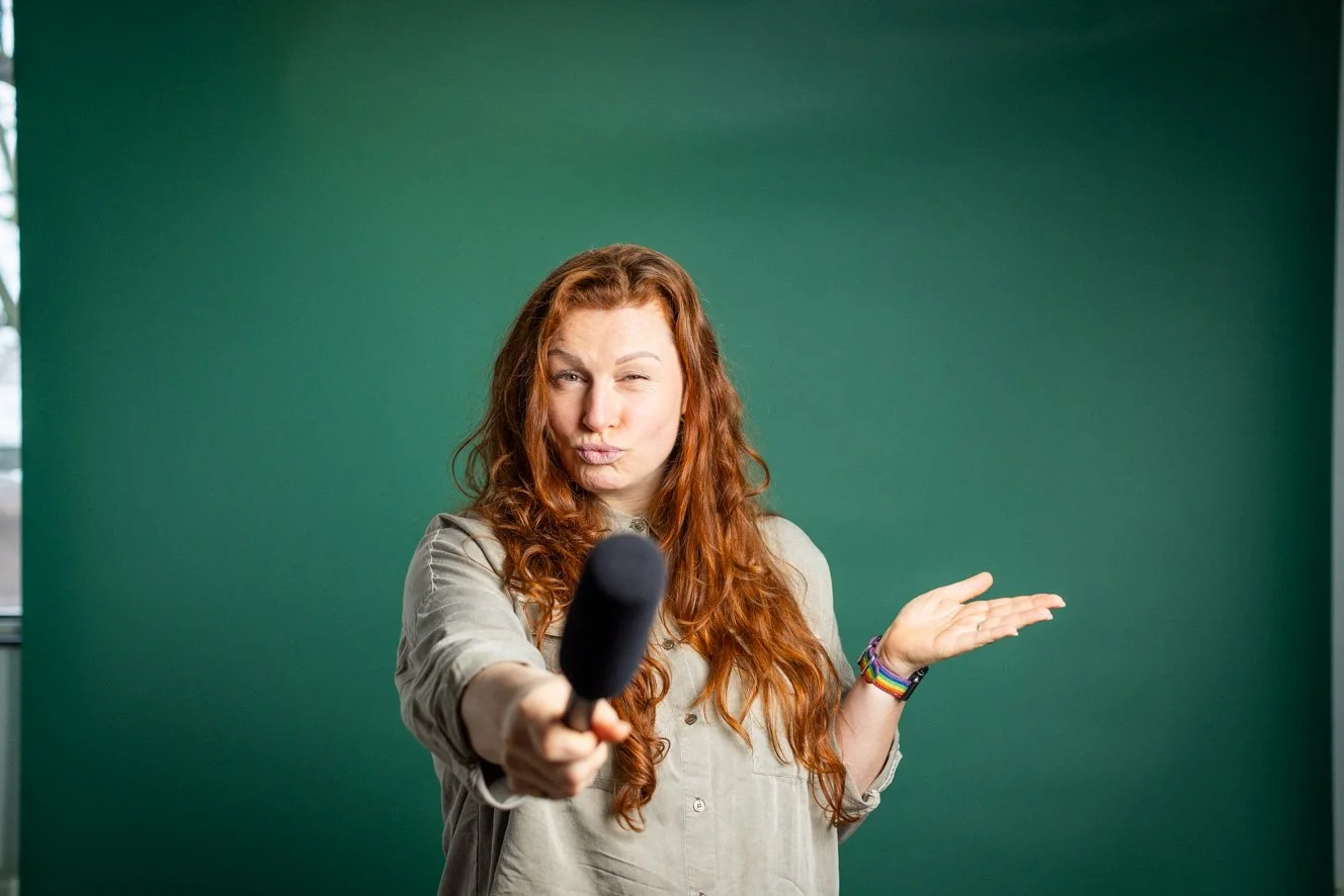 De magie op set: waarom de sfeer je interviewvideo maakt of breekt