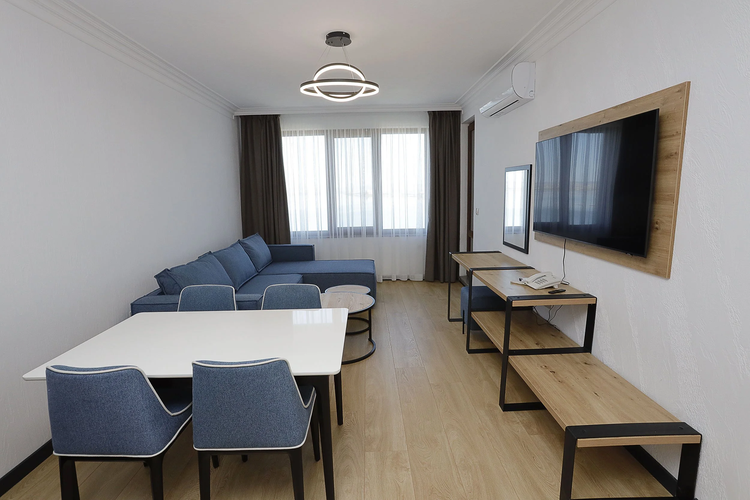 LivingRoom.jpg