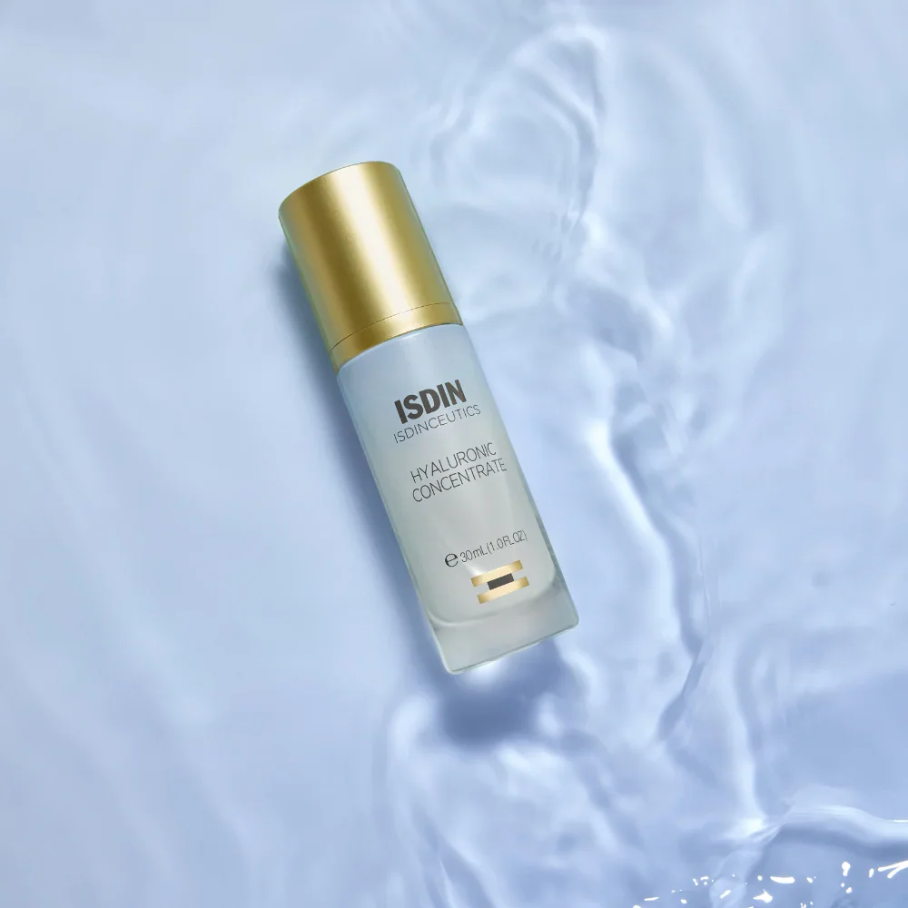 Lifestyle_Isdinceutics_Hyaluronic_Concentrate_Serum_30ml_1_59fa0e57-67e2-4006-9aee-32a480c636c1_1024x1024@2x.webp