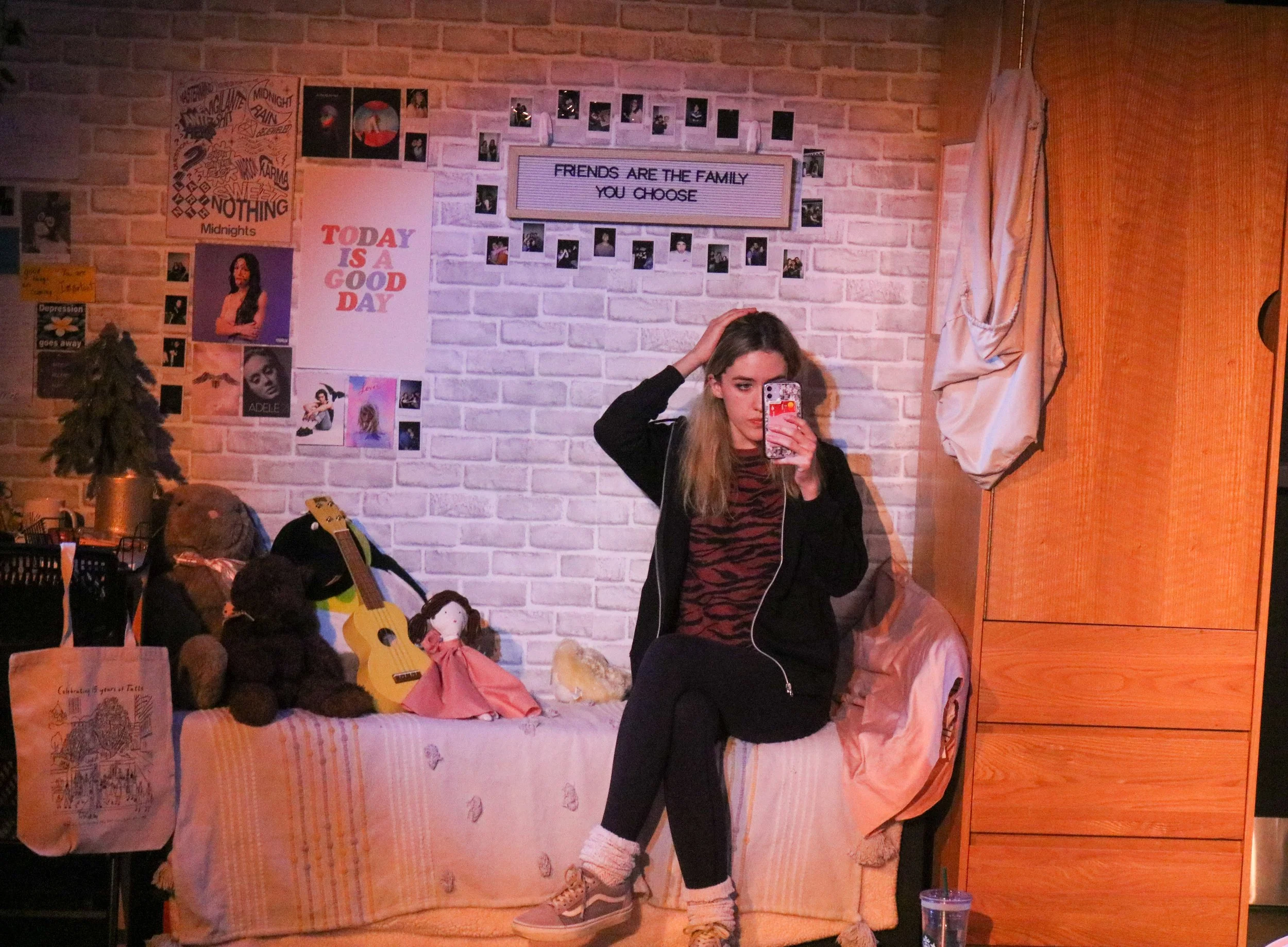 Alyssa Frey as Jess.