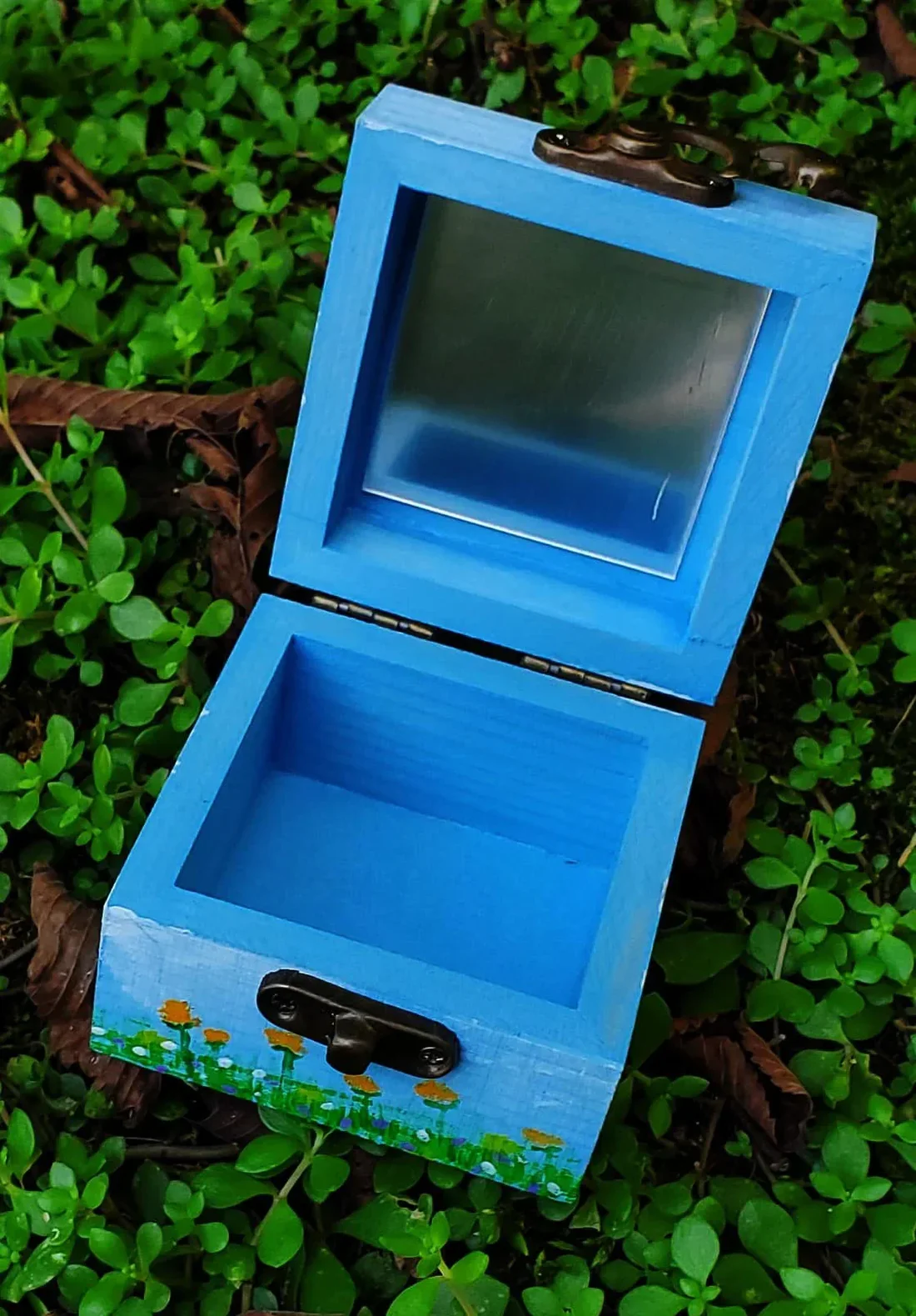 Hand-painted mirror manifestation box for intentions, petitions, spellwork, mirror magic, self-love, protection, shadow work, sigils, charms, and spiritual keepsakes.