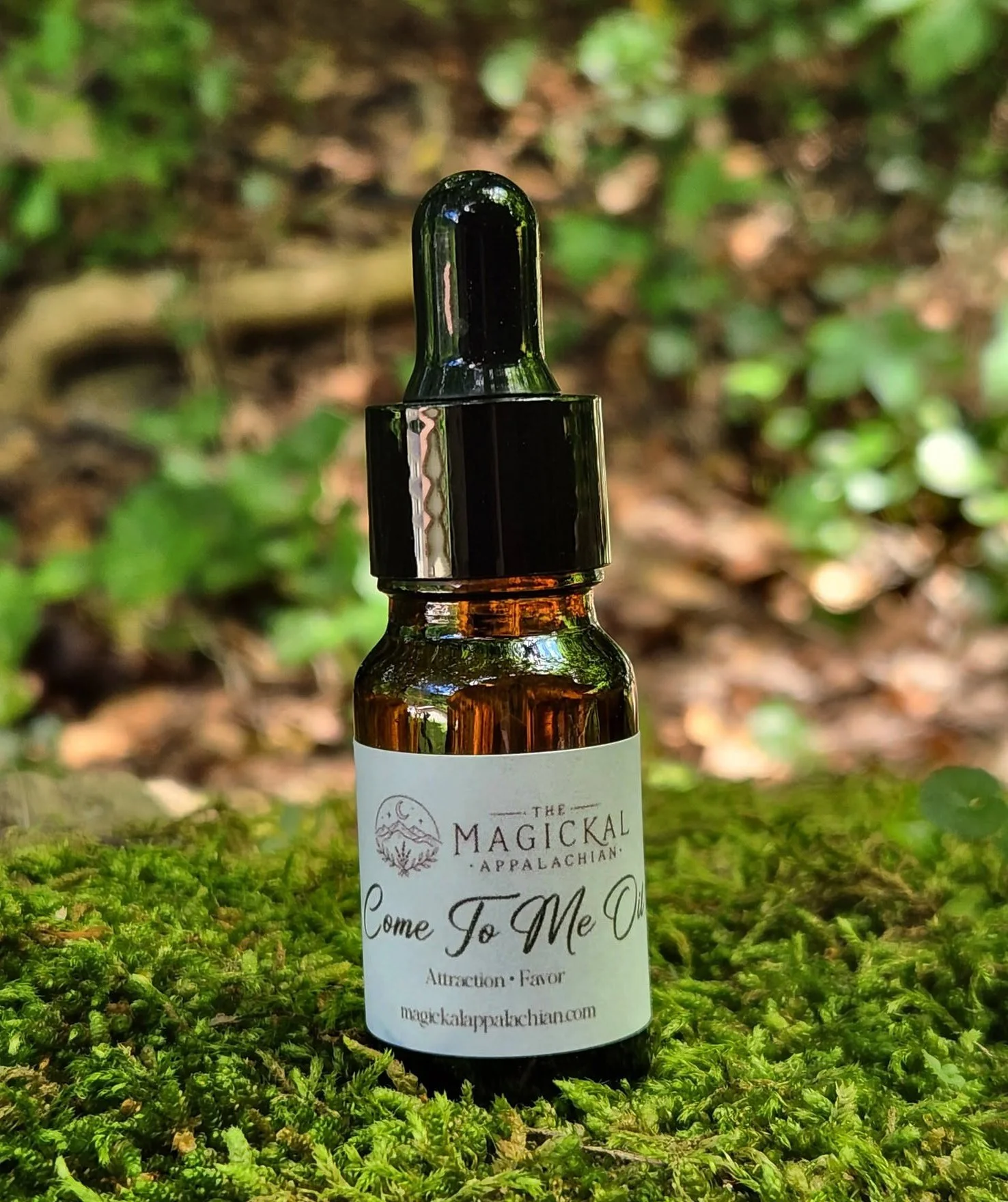 A traditional attraction and favor oil crafted to draw attention, goodwill, opportunity, charm, customers, and romantic interest.
