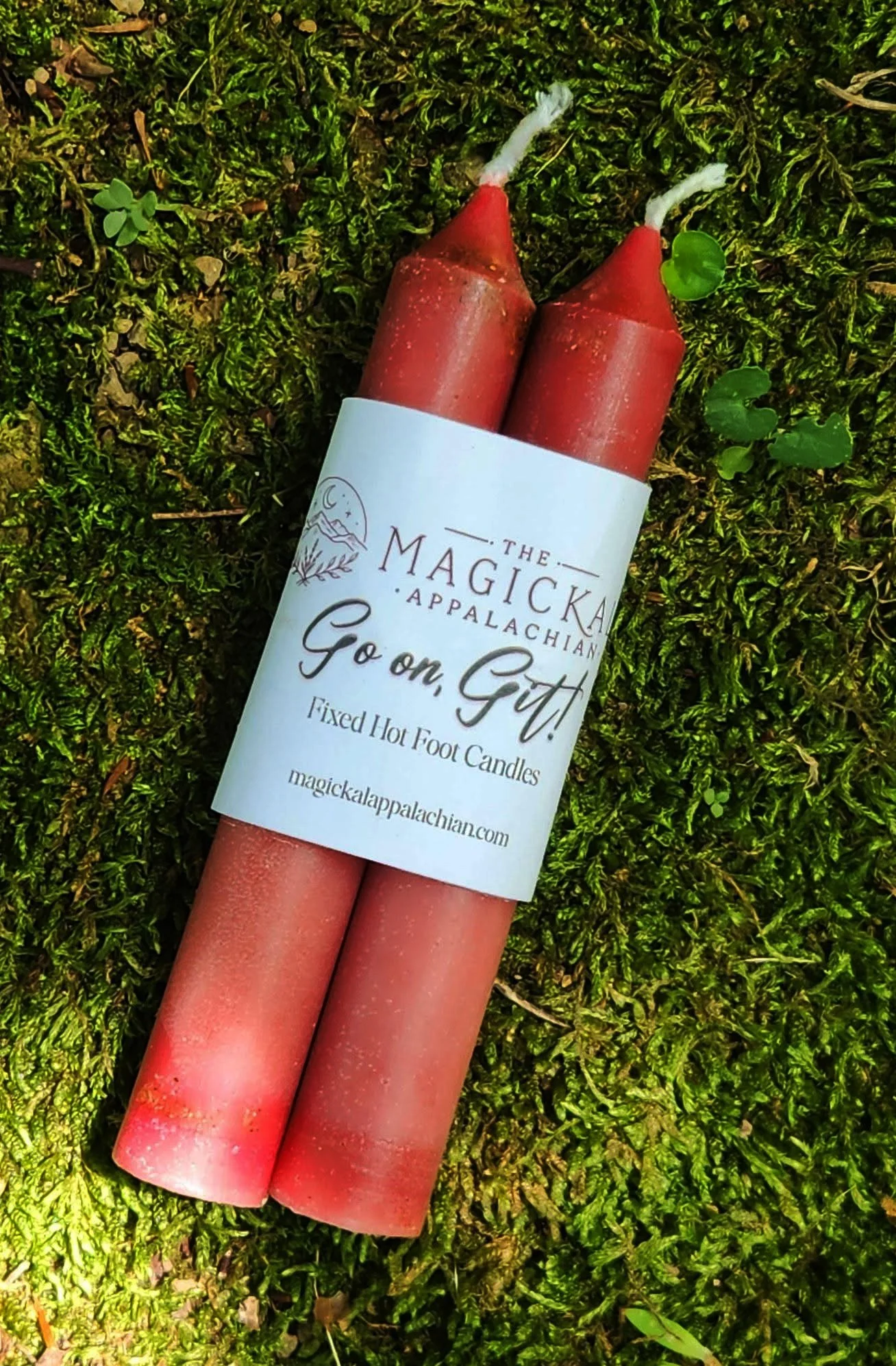 Fixed hot foot candles crafted for banishing work, driving away unwanted people, clearing harmful energy, removing interference, and forcing departure.