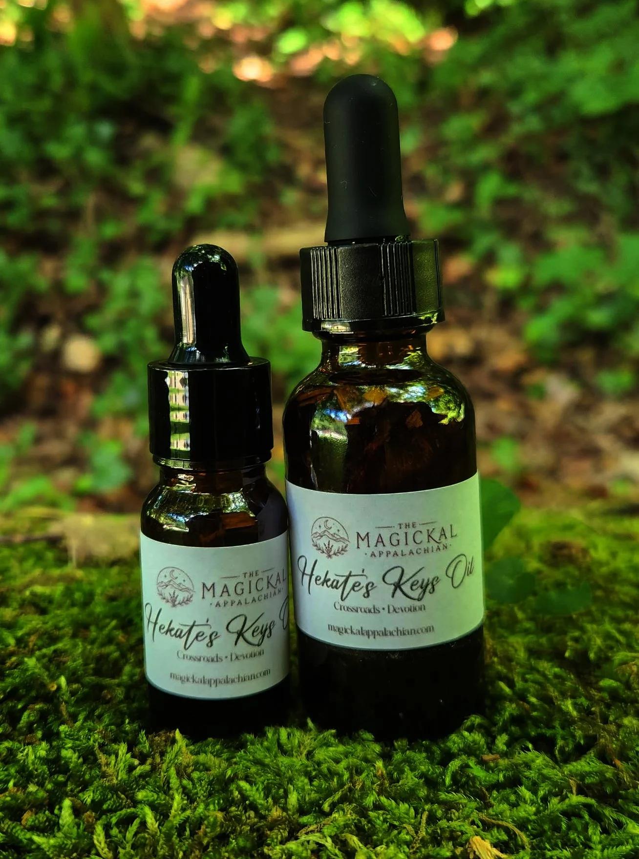A devotional ritual oil crafted for honoring Hekate, crossroads work, threshold magic, dark moon devotion, spirit work, protection, and spiritual guidance