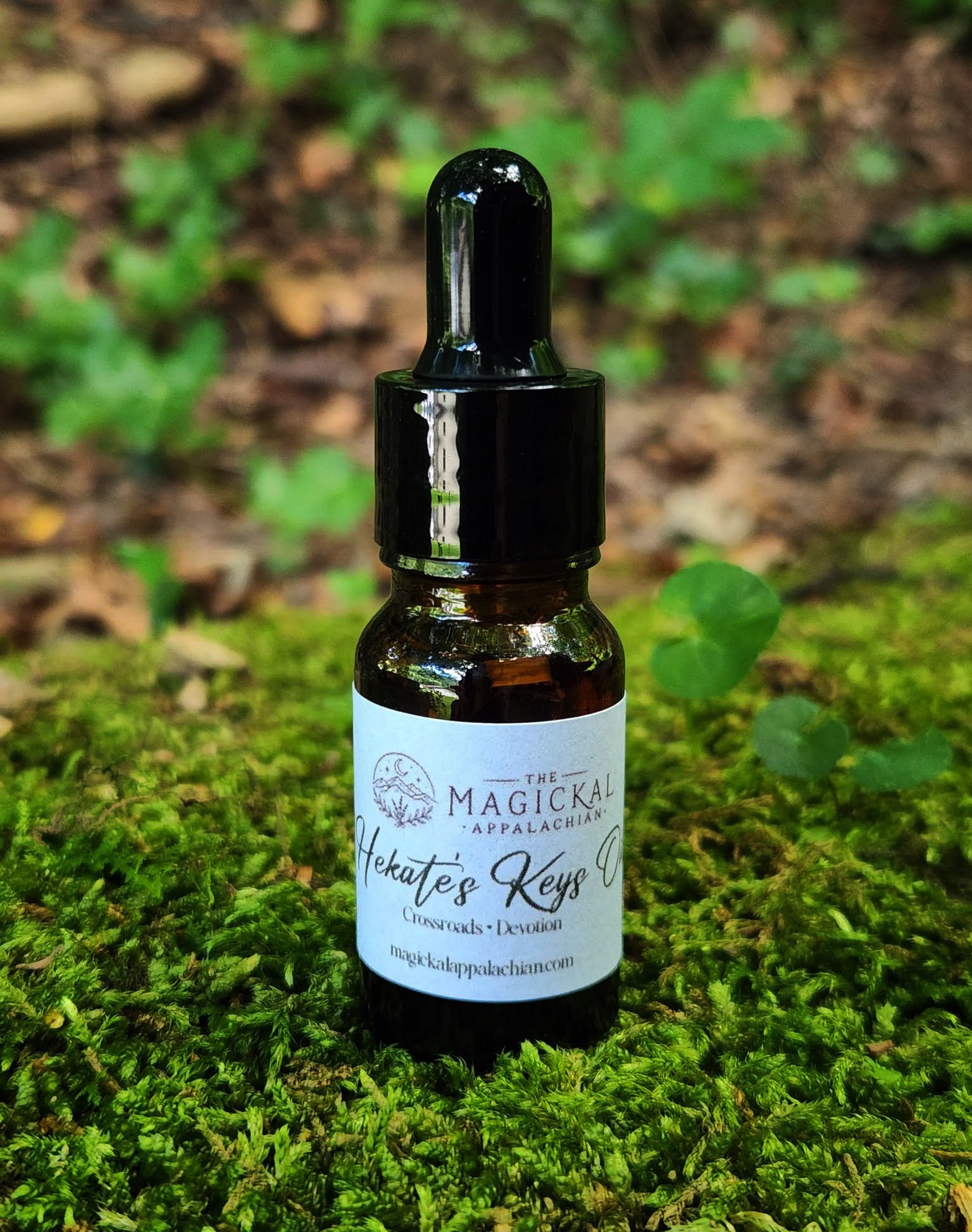 A devotional ritual oil crafted for honoring Hekate, crossroads work, threshold magic, dark moon devotion, spirit work, protection, and spiritual guidance
