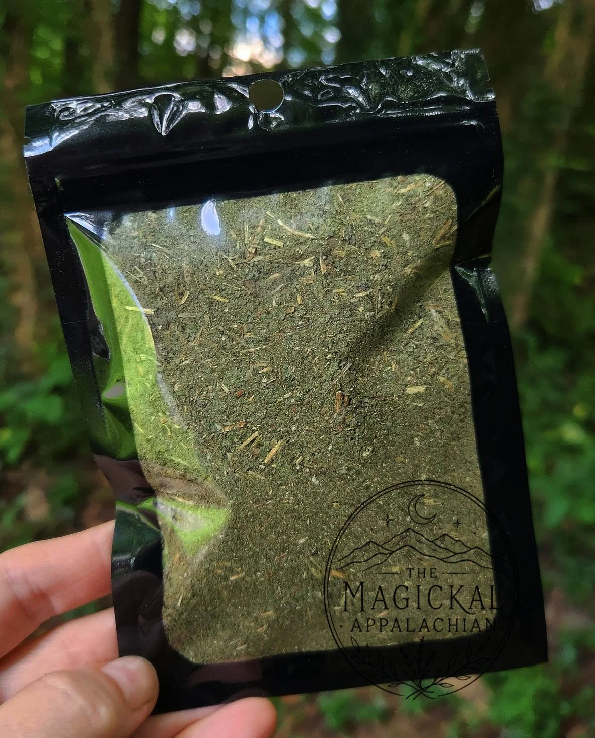 Ground kudzu for folk-magical work involving rapid growth, persistence, binding, domination, entanglement, and taking firm root. Use in spell jars, powders, candle work, petitions, and ritual blends.