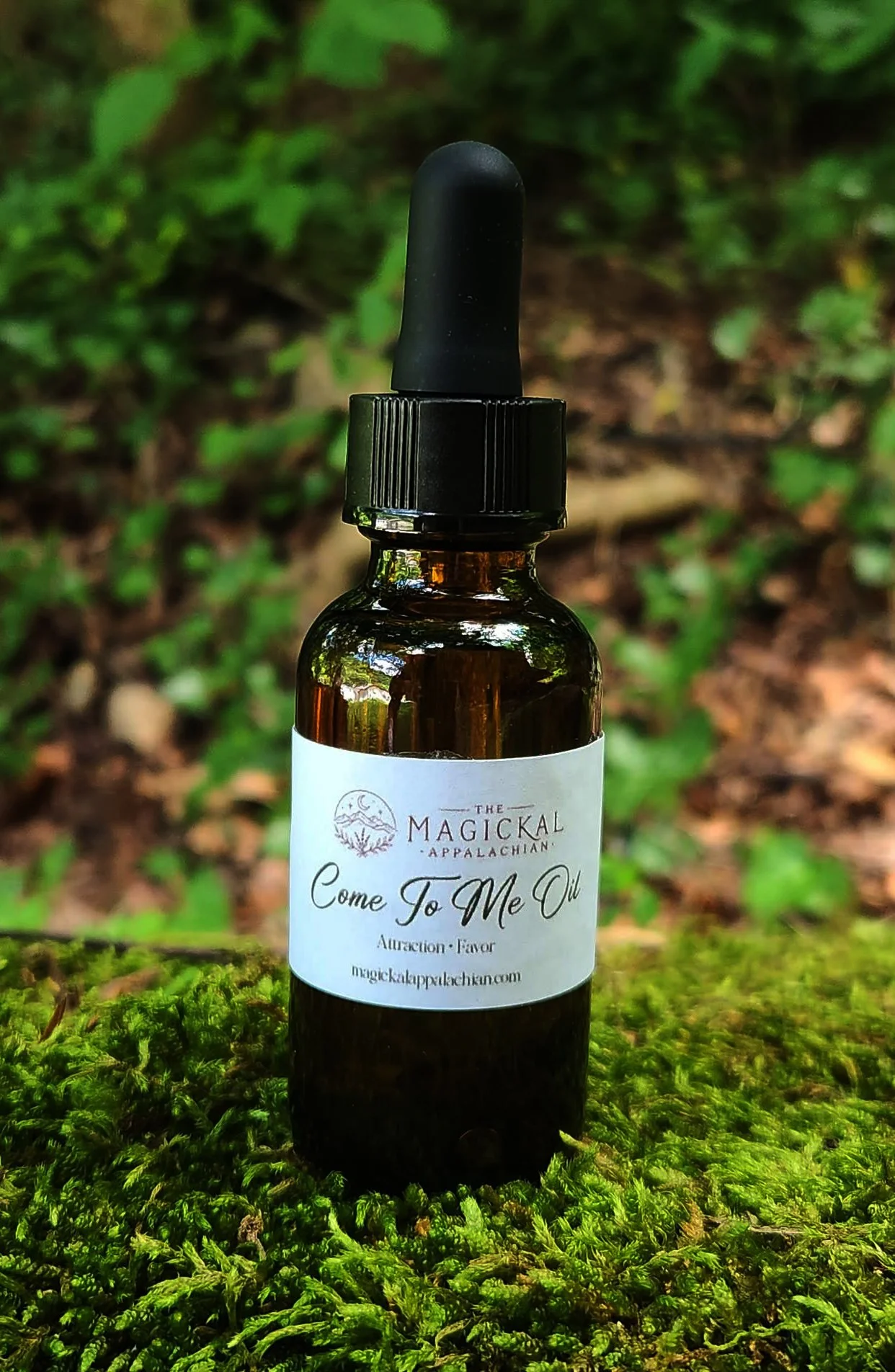 A traditional attraction and favor oil crafted to draw attention, goodwill, opportunity, charm, customers, and romantic interest.