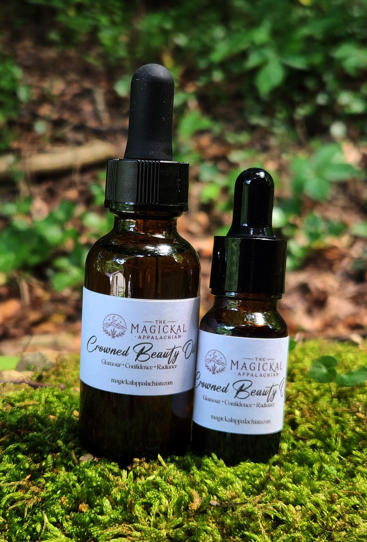 Step into your beauty, confidence, and radiance with Crowned Beauty Oil — a wearable glamour ritual oil crafted for charm, attraction, self-love, and personal presence.