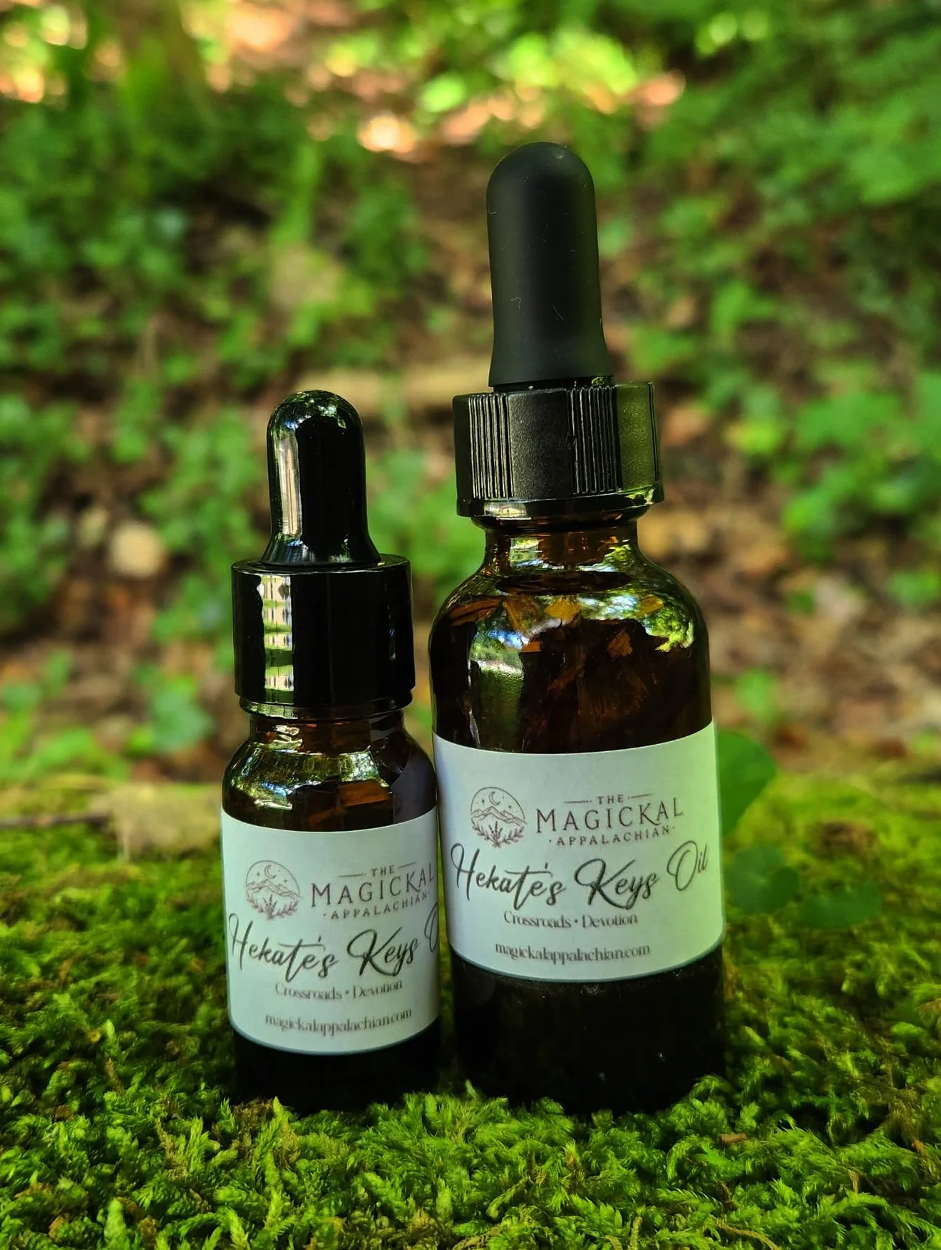A devotional ritual oil crafted for honoring Hekate, crossroads work, threshold magic, dark moon devotion, spirit work, protection, and spiritual guidance