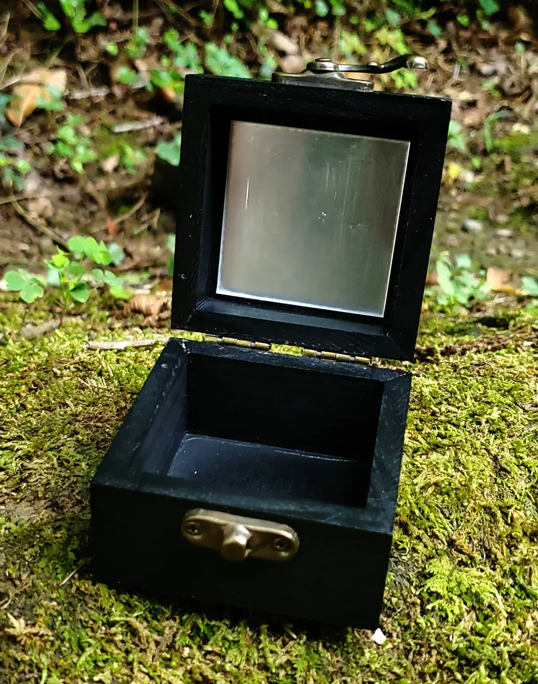 Hand-painted mirror manifestation box for intentions, petitions, spellwork, mirror magic, self-love, protection, shadow work, sigils, charms, and spiritual keepsakes.
