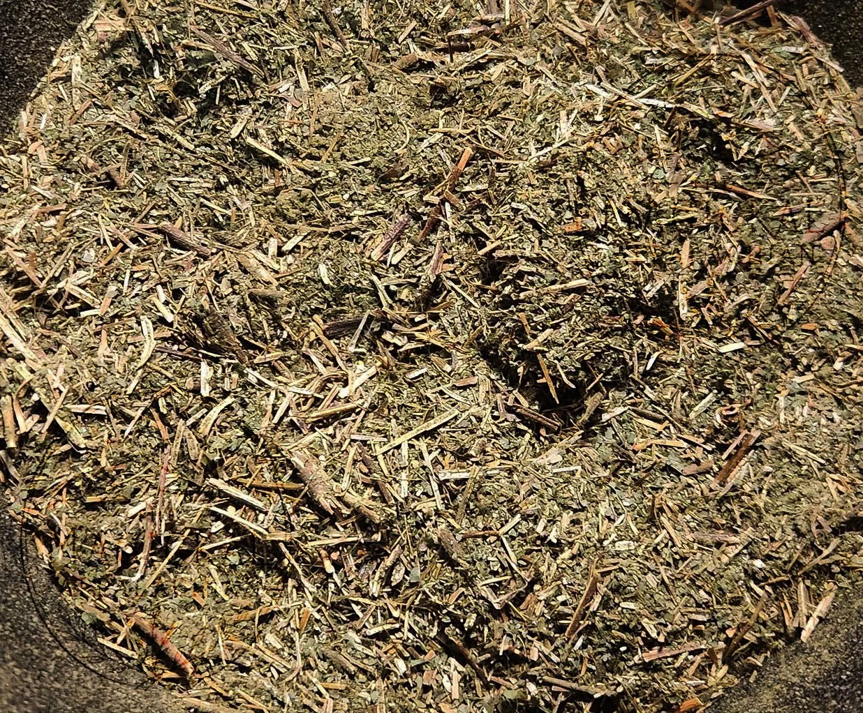 Ground kudzu for folk-magical work involving rapid growth, persistence, binding, domination, entanglement, and taking firm root. Use in spell jars, powders, candle work, petitions, and ritual blends.