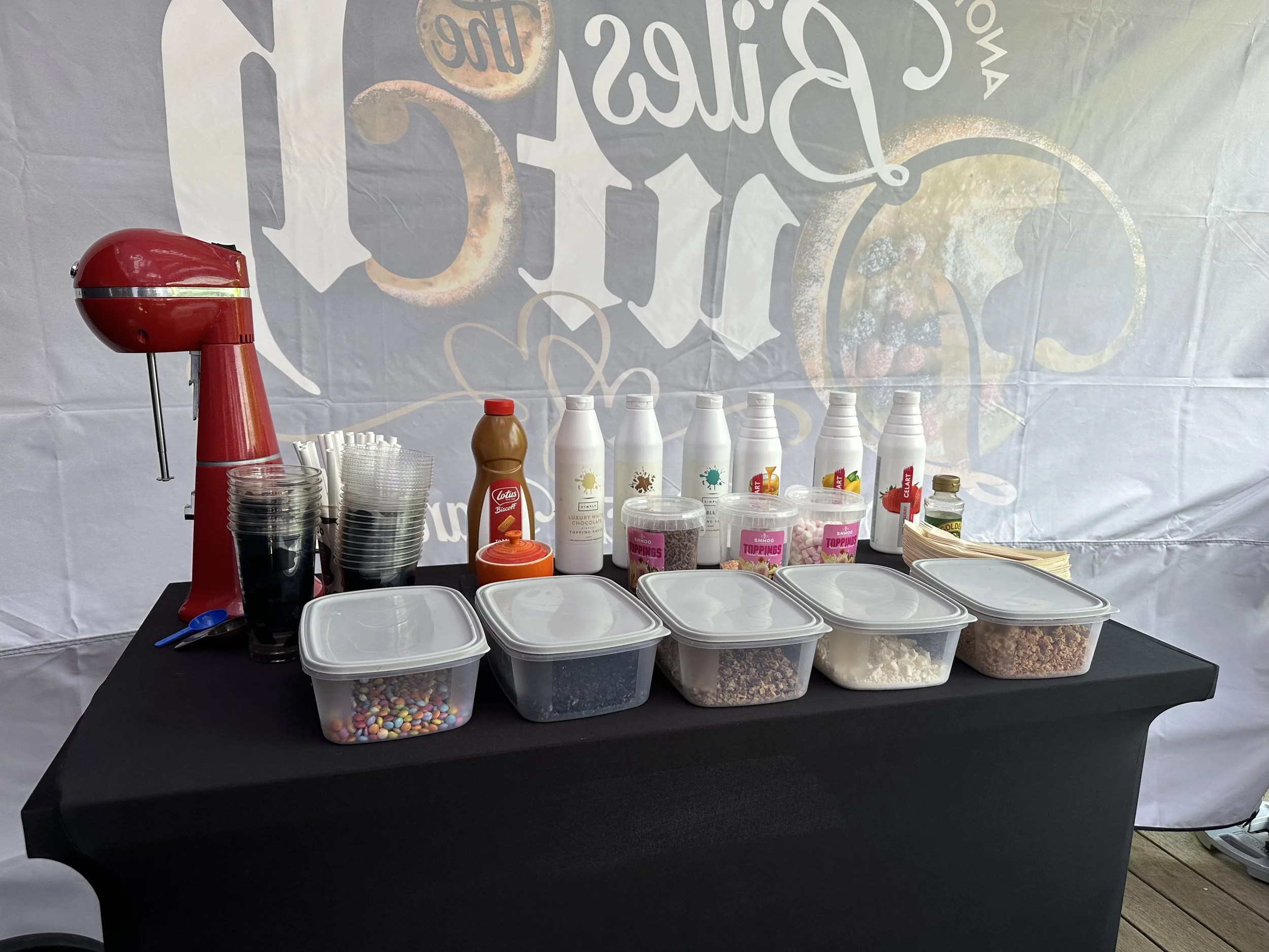 Bischoff, Kit Kat, Smarties and other chocolate toppings. Delicious sauces 
