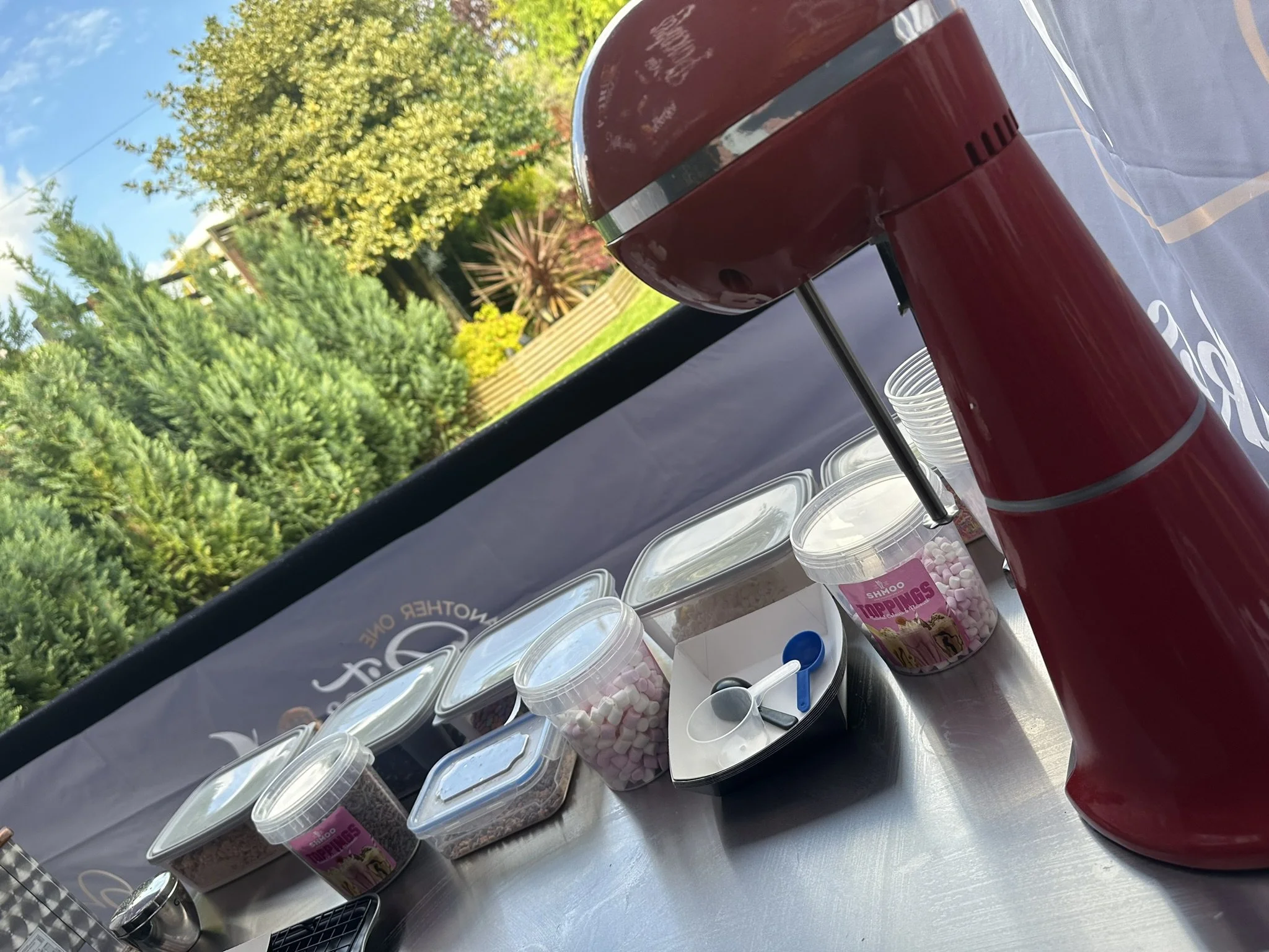 Schmoo Milkshake machine