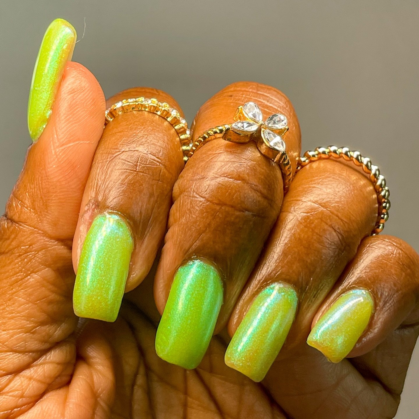 π Absinthe Minded: Acidic lime/chartreuse with a green/indigo/violet aurora shimmer that glows chartreuse
Releasing as part of the Van Gogh Collection in May.
Swatched by @tonyaispolished.
Paid PR
#fauvecosmetics #vangogh #vangoghinspired #inspir
