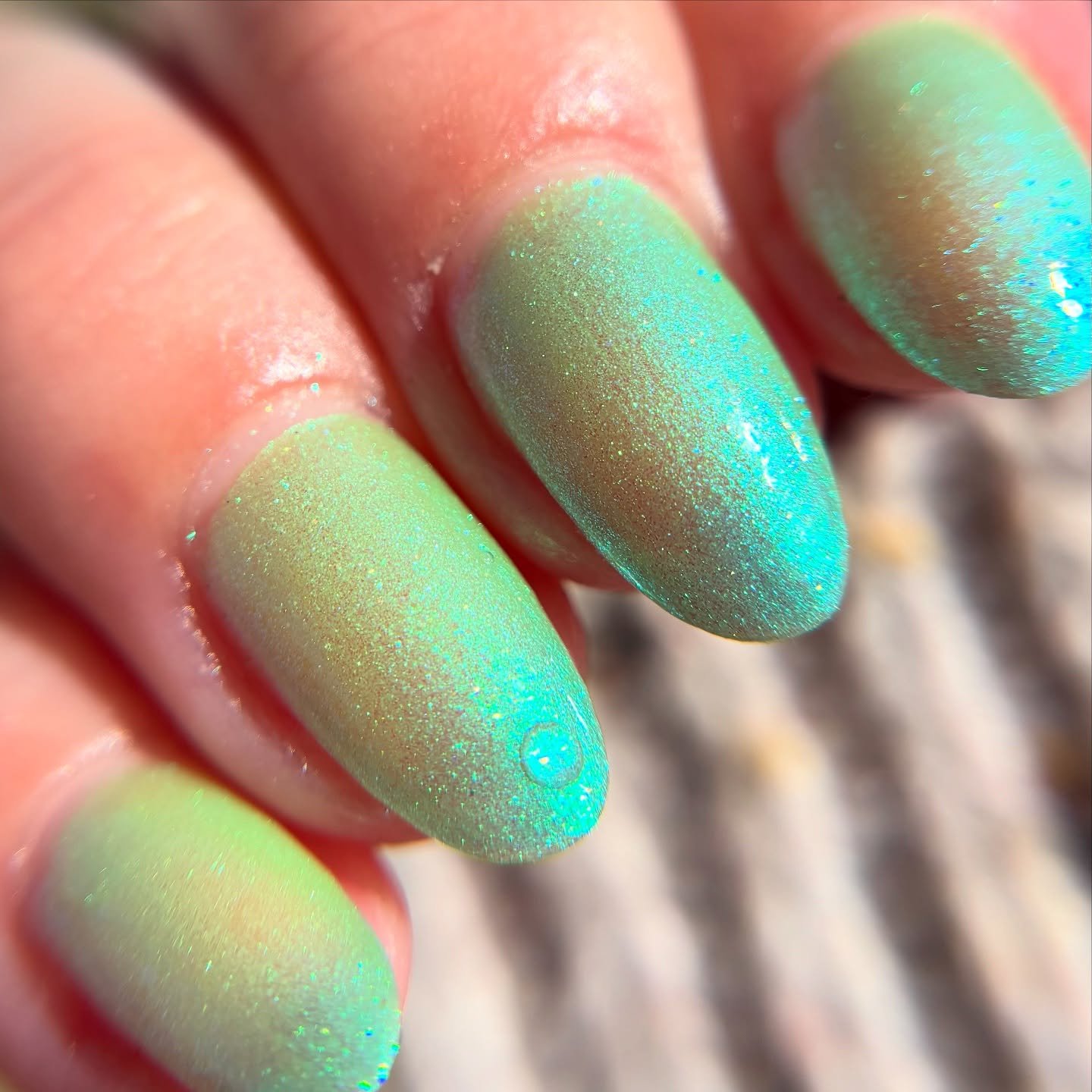 Electric Reverie (thermal)
The Van Gogh Collection
Green/aqua (cold) to electric lime (warm) thermal with green/indigo/violet aurora, and dainty holo
Available for pre-order 5/18 12 PM ET
Swatched by @mreads.nails
Paid PR
#fauvecosmetics #vangog
