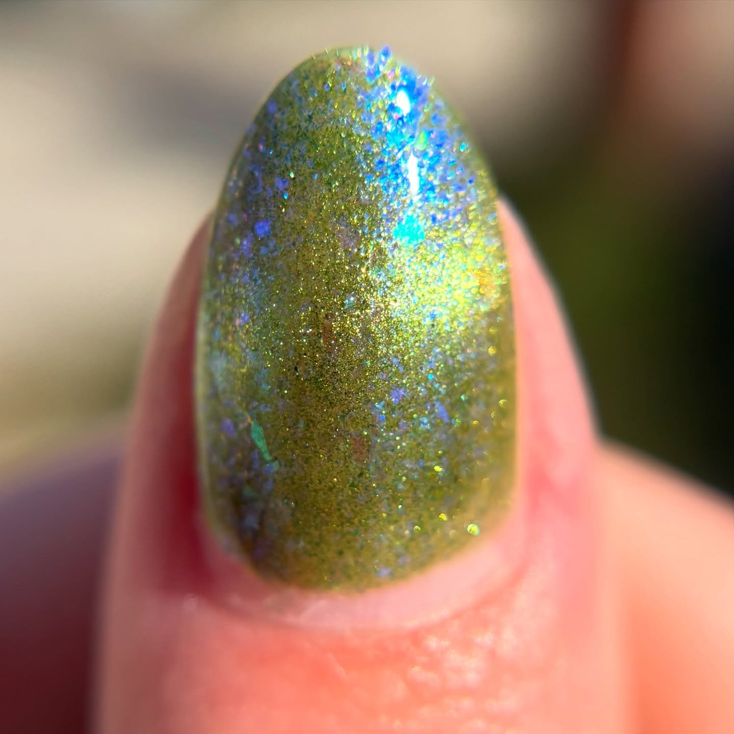 Peacock Moth (magnetic)
The Van Gogh Collection
Lime green/chartreuse with lime green/yellow magnetic, various color shifting iridescent flakies, blue/violet shimmer.
Available for pre-order 5/18 12 PM ER
Swatched by @mreads.nails
Paid PR
#fauve