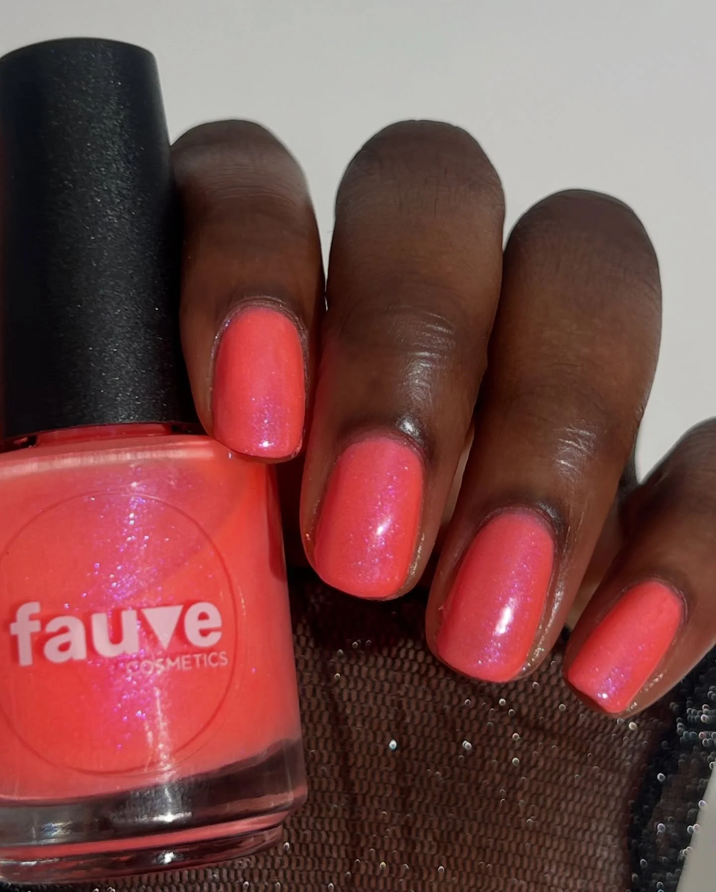 NEON PULSE
GLOW-IN-THE-DARK
Neon coral with a blue/violet aurora shimmer and dainty iridescent glitter, that glows red/orange
Shown with:
Temporary Canvas peel off base coat
Neon Pulse 3 coats
Quick Dry Top Coat
Swatched by @isionails
Paid PR
#fa