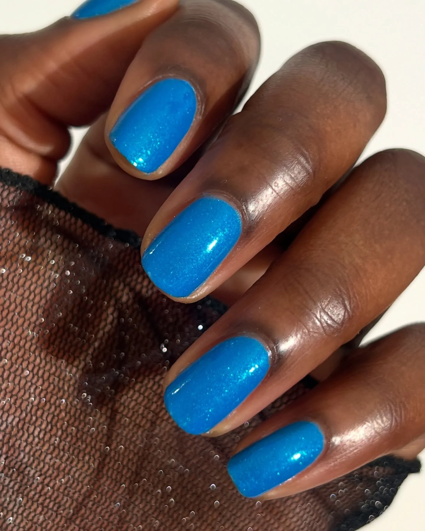 ELECTRONICA
GLOW-IN-THE-DARK
Neon cyan blue with a blue aurora shimmer and dainty holo, that glows aqua
Shown with:
Temporary Canvas peel off base coat
Electronica 3 coats
Quick Dry Top Coat
Swatched by @isionails
Paid PR
#fauvecosmetics #nailpol