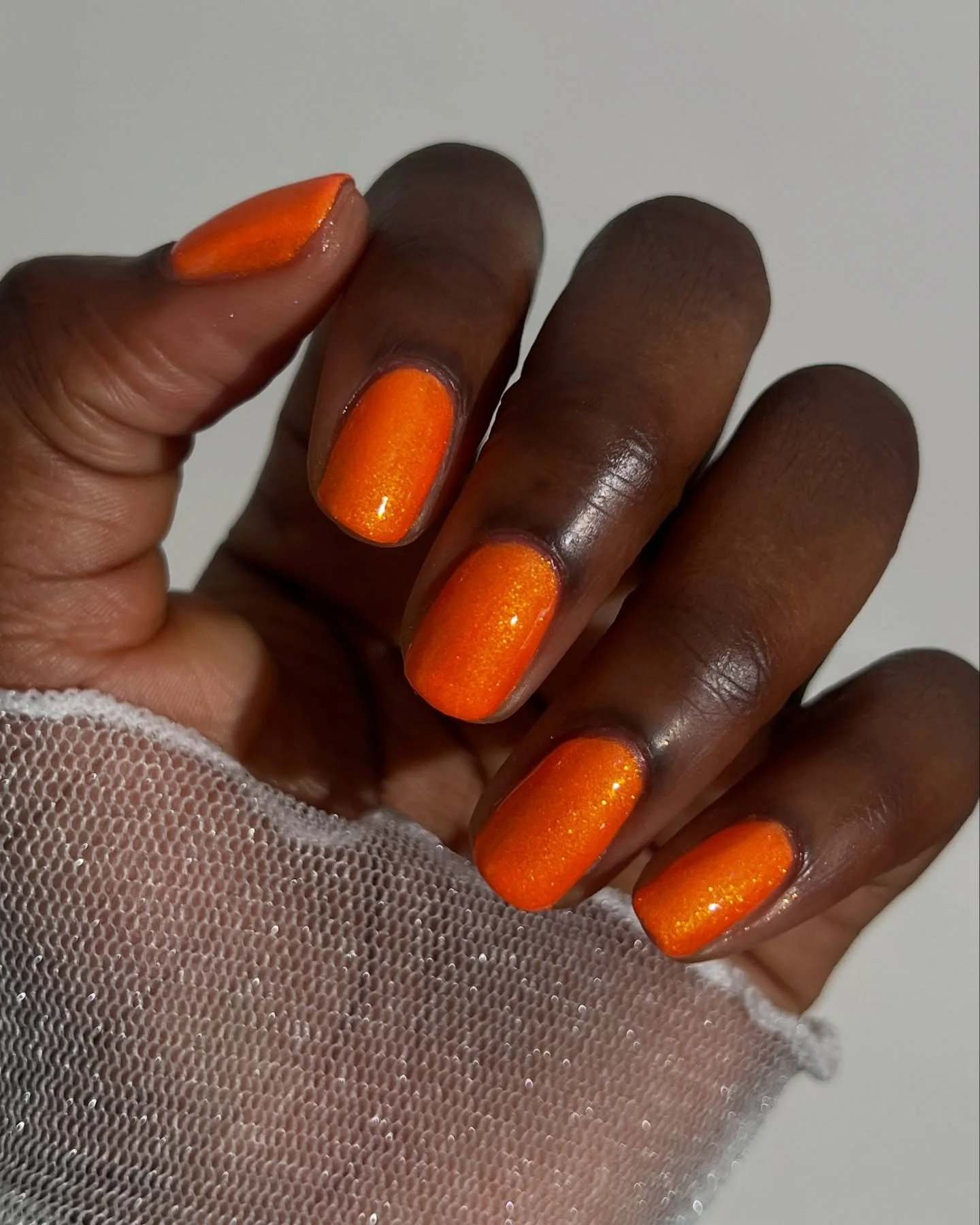 SYNTH MIRAGE
GLOW-IN-THE-DARK
Neon orange/coral with a red/gold aurora shimmer and dainty iridescent glitter, that glows coral/orange. Glow dims to a light orange.
This is a tricky one to photograph color accurately in its glow state. Photos of the