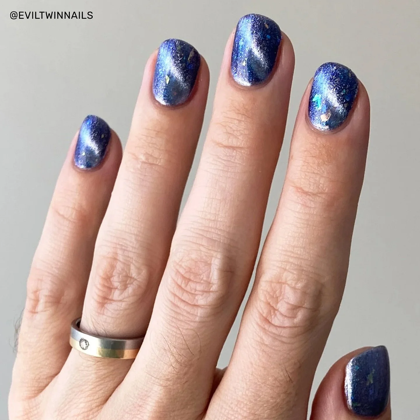 STARRY NIGHT (magnetic)
Van Gogh Collection 2.0
An indigo base with a blend of 3 magnetic pigments offering a silver & icy blue magnetic with gold/green/aqua/blue shifting flakies, & dainty holo.
Available now for pre-order
Swatched by @ev