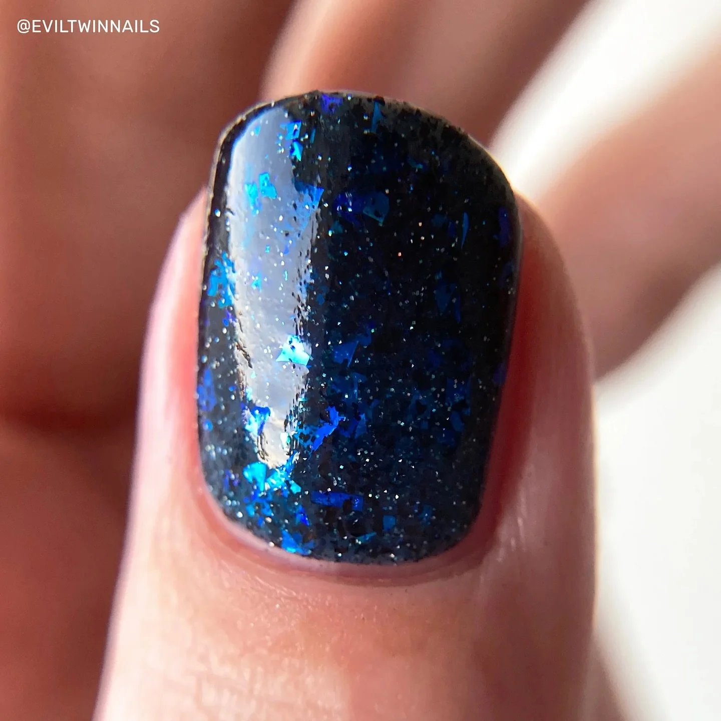 NIGHTFALL (thermal)
Van Gogh Collection 2.0
Available now for pre-order
Black (cold) to semi-sheer blue (warm) thermal with aqua/blue/violet flakies, black micro flakes, blue reflective glitter, & dainty holo.
Swatched by @eviltwinnails
Paid