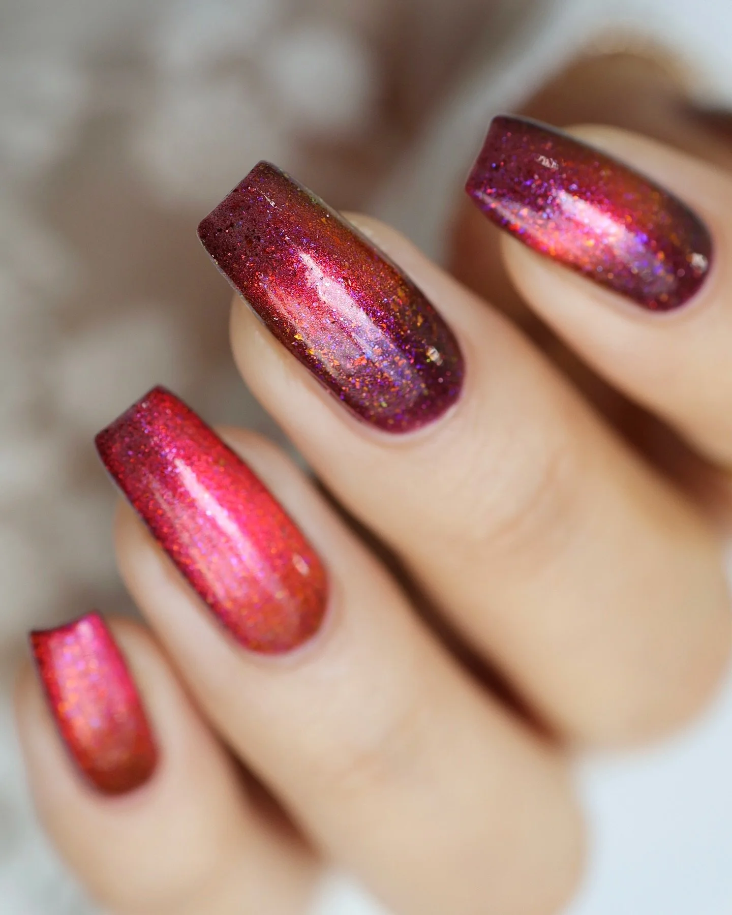 FRIDA (magnetic)
Frida Kahlo collection
Available now for pre-order
Berry jelly base with a fiery red/orange/gold multichrome magnetic, orange/red magnetic flakes, with orange and blue large particle shimmers, and dainty holo glitter.
Swatched by