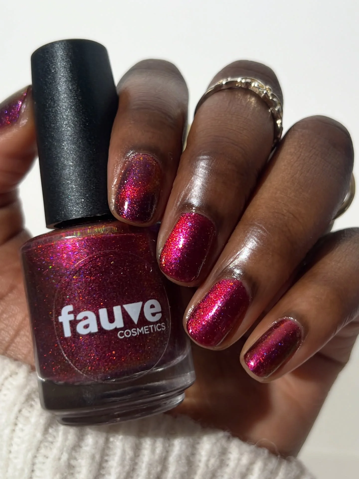 FRIDA (magnetic)
Frida Kahlo collection
Available now for pre-order
Berry jelly base with a fiery red/orange/gold multichrome magnetic, orange/red magnetic flakes, with orange and blue large particle shimmers, and dainty holo glitter.
Swatched by
