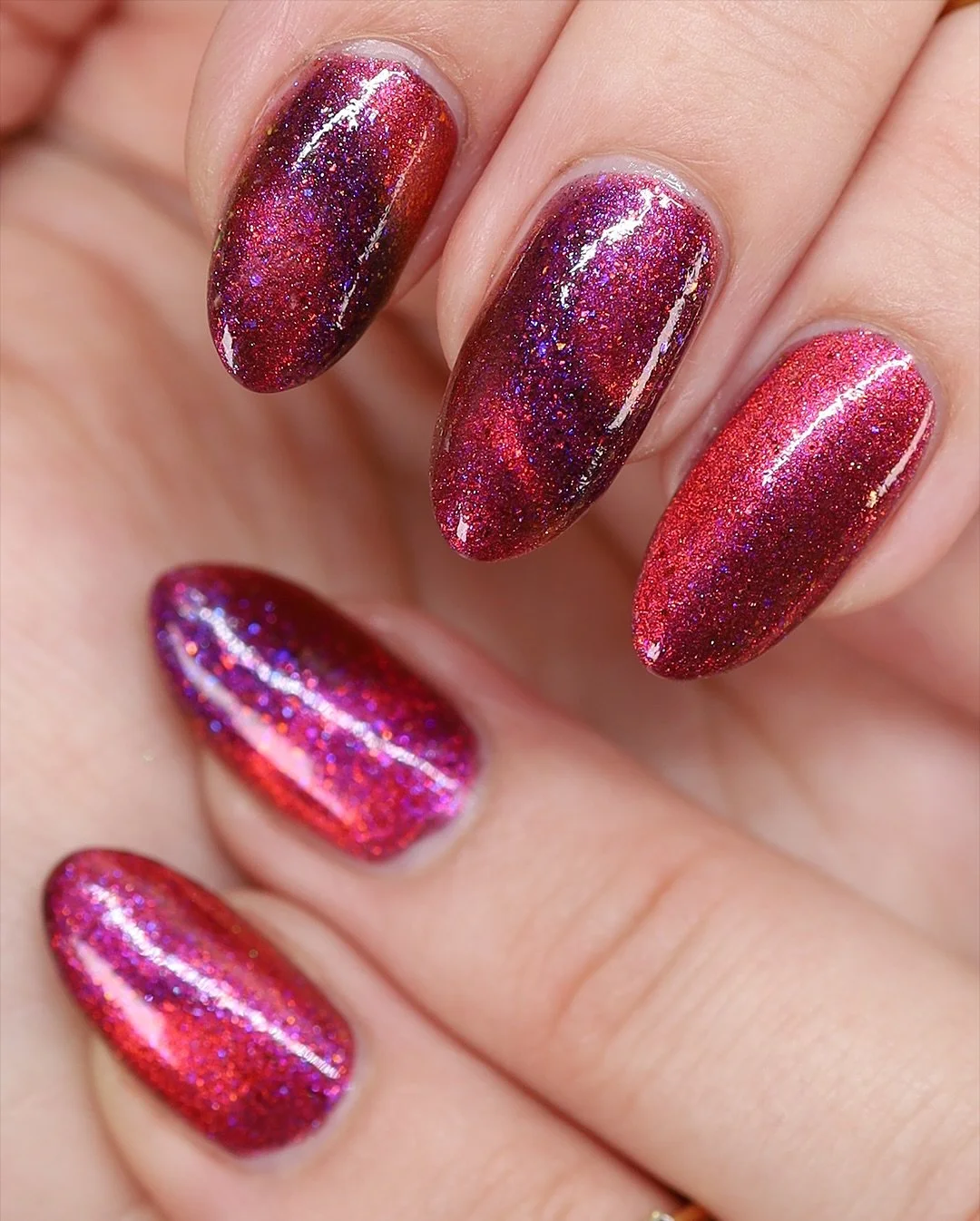 FRIDA (magnetic)
Frida Kahlo collection
Available now for pre-order
Berry jelly base with a fiery red/orange/gold multichrome magnetic, orange/red magnetic flakes, with orange and blue large particle shimmers, and dainty holo glitter.
Swatched by