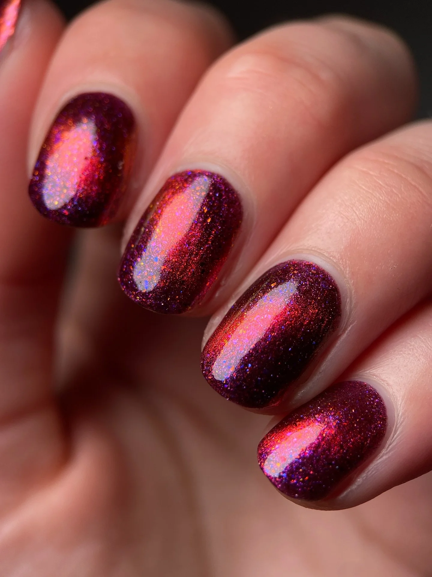 FRIDA (magnetic)
Frida Kahlo collection
Available now for pre-order
Berry jelly base with a fiery red/orange/gold multichrome magnetic, orange/red magnetic flakes, with orange and blue large particle shimmers, and dainty holo glitter.
Swatched by