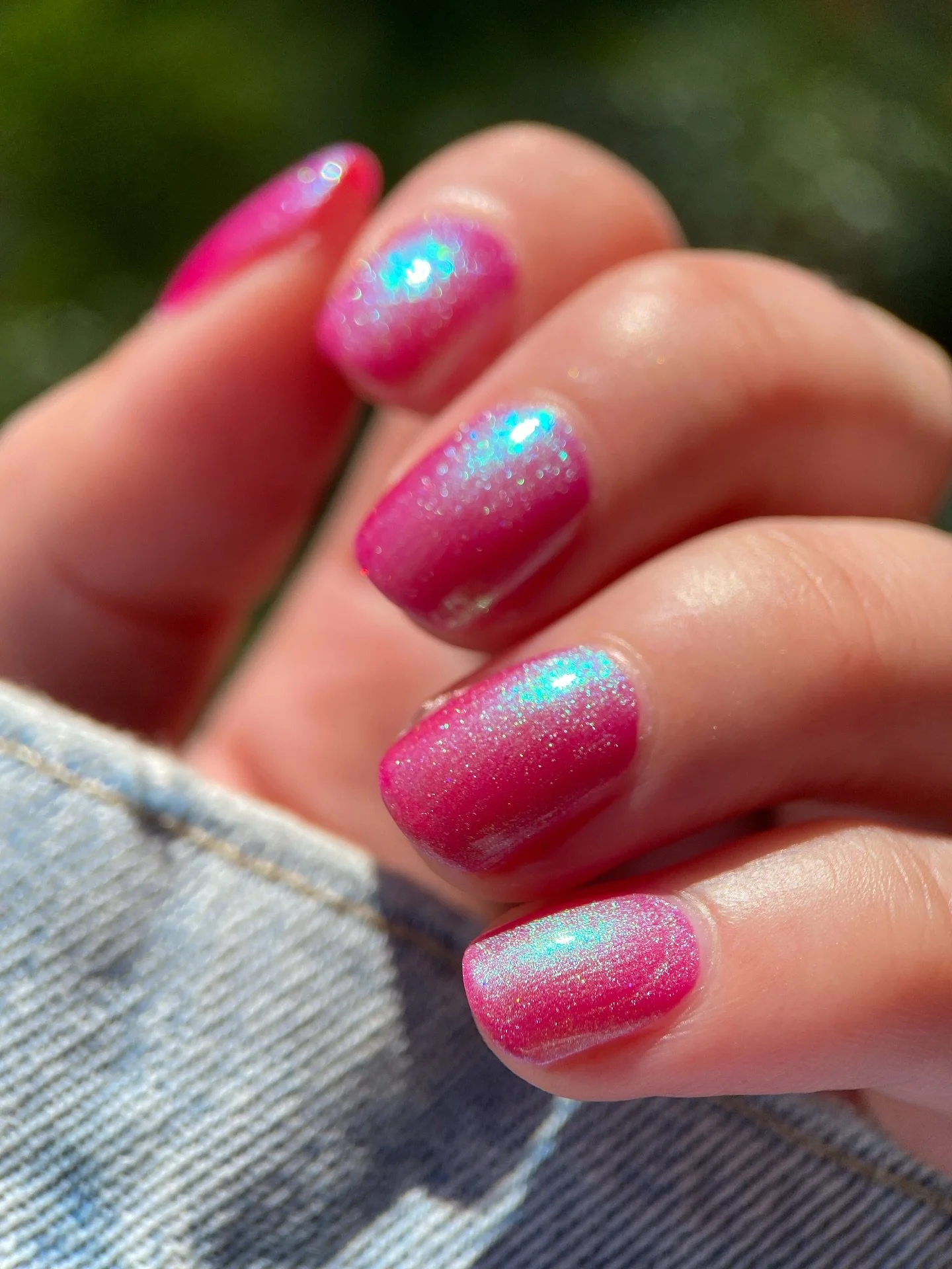 VIVA LA VIDA
Frida Kahlo collection
Available now for pre-order
Berry magenta jelly base with a green/blue aurora shimmer and dainty holo glitter.
Swatched by @katie_scheid_art
paid PR
Inspired by “Viva La Vida, Watermelons”, 1954
#