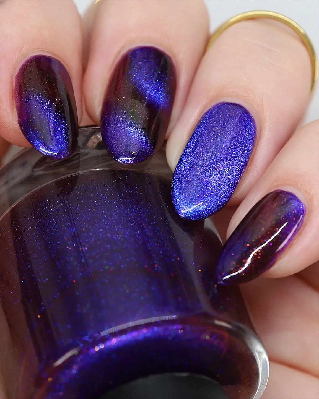 ARTERIAL (magnetic)
Frida Kahlo collection
Available now for pre-order
Blackened berry base with a blue/violet multichrome magnetic and orange/copper large particle shimmer.
Swatched by @lacqueredwallflower
paid PR
Inspired by “The Two Fri