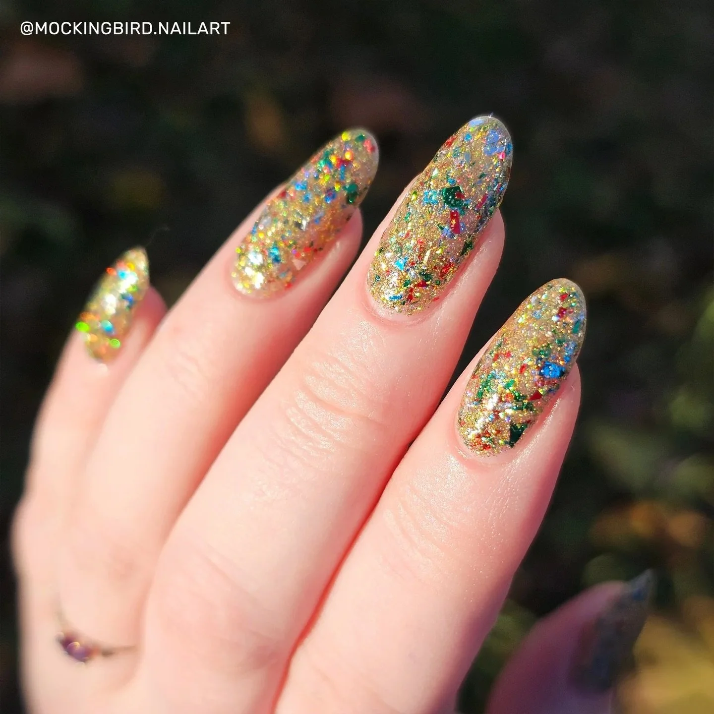 🌟 A Christmas Kiss
A clear base with various colored metallic flakes, dainty gold holo, and silver and gold reflective glitter. A festive interpretation of Gustav Klimt&rsquo;s &ldquo;The Kiss&rdquo;.

Available now for pre-order.

Swatched by @mock