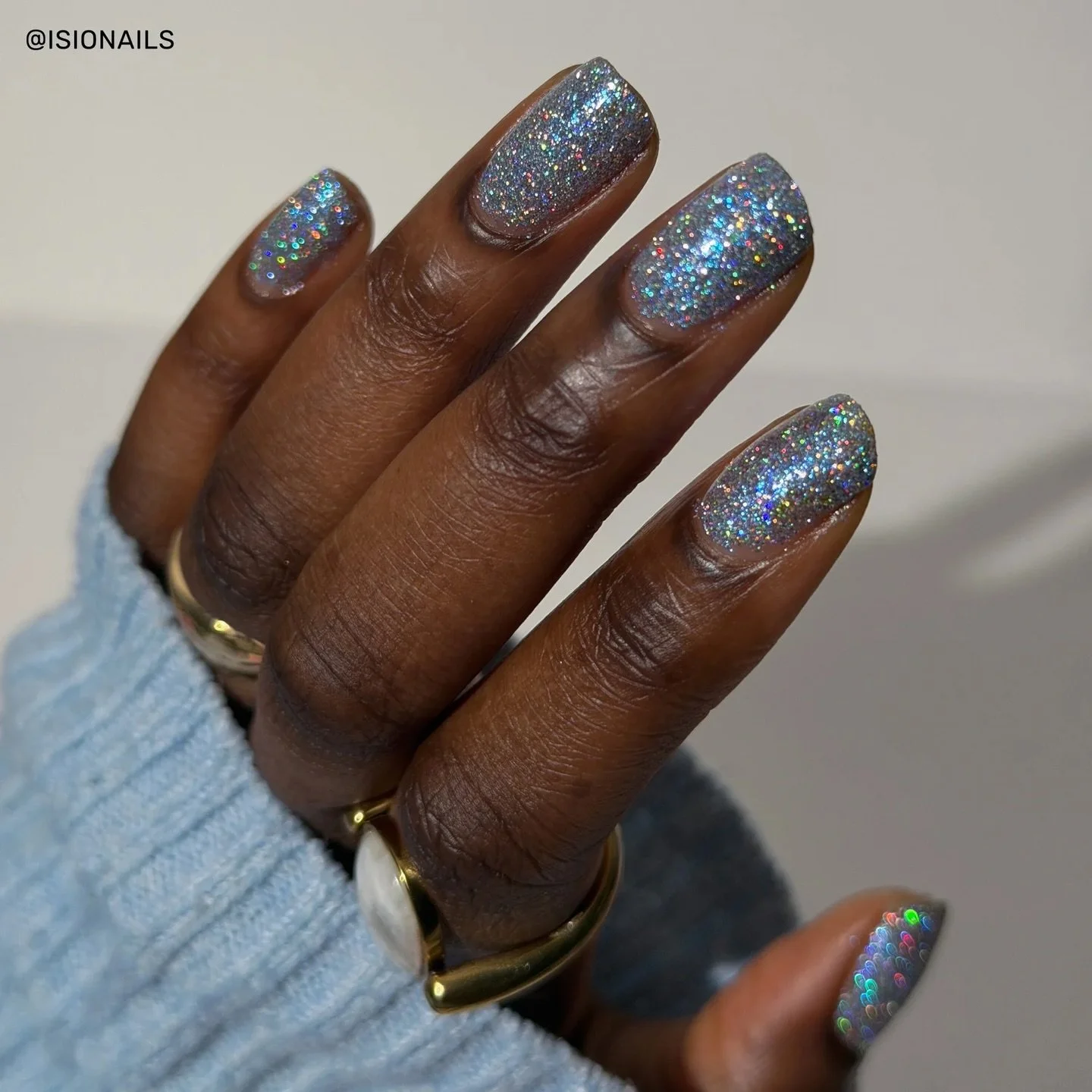 WINTER CHILL

A clear base loaded with various size silver holo glitter, blue/violet large particle shimmer, silver reflective glitter, and blue/aqua iridescent flakies.

Available only as a mini size (7ml) and will be eligible for the sale discount.