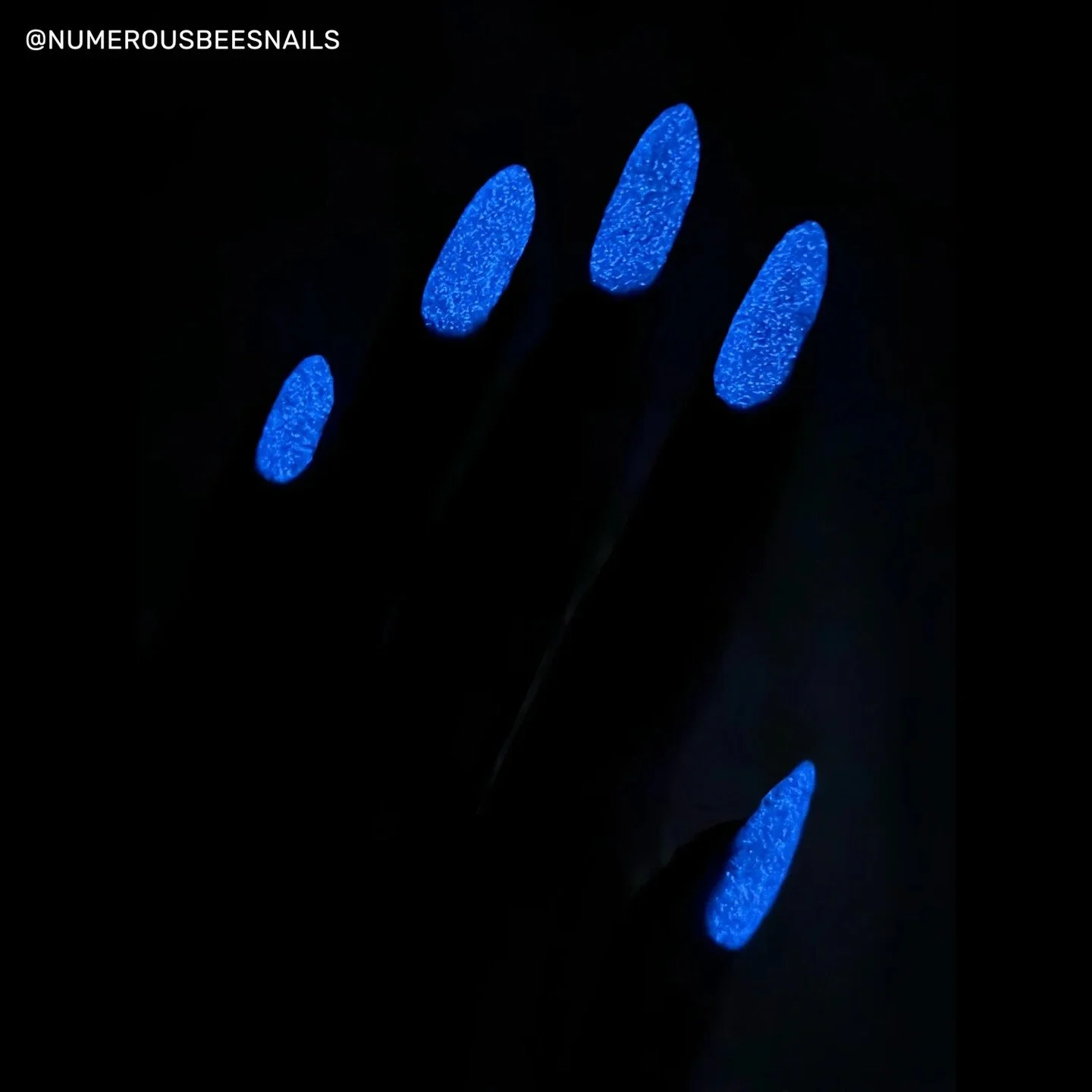 GLIMMERING WATERS (Glow-in-the-Dark)
Impressionism 2.0 Collection

Violet/blue base, glow-in-the-dark blue, blue/violet aurora shimmer, pink/aqua sparkles, pink/aqua reflective glitter, &amp; violet/blue/aqua iridescent flakies.

Swatched by @numerou