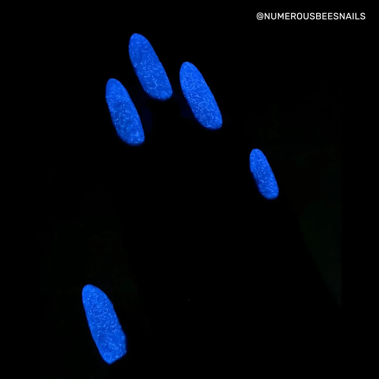 TRANSIENT LIGHT
The Impressionism Collection

THERMAL + GLOW-IN-THE-DARK
Blue to lilac thermal, glow-in-the-dark blue/violet, pink/purple/orange shimmer, purple/orange sparkles, and delicate lavender holo.

Appears purple to orchid purple/pink on the