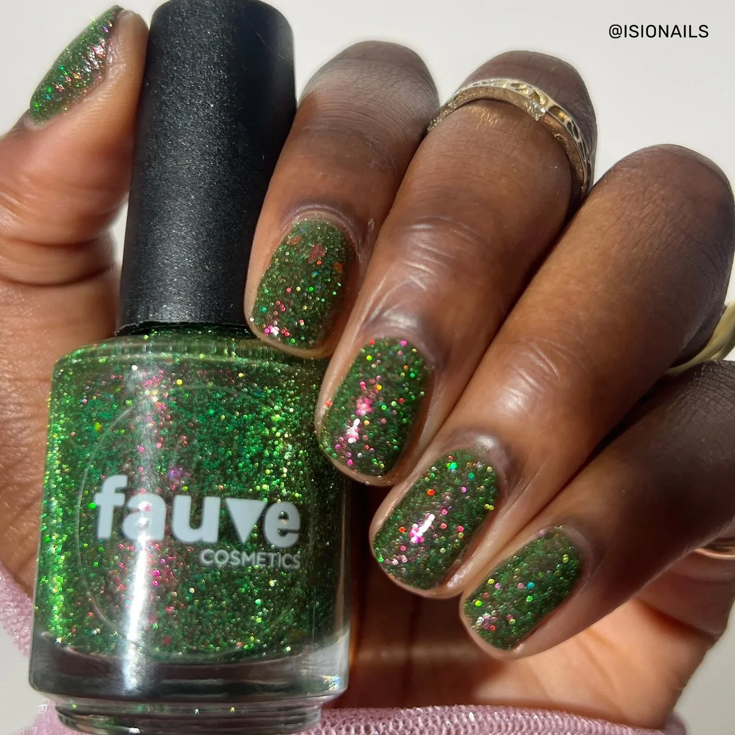 THORNS
Frida Kahlo collection

Available now for pre-order

Forest green jelly base with red/orange aurora shimmer, light and dark green reflective glitters, green holo micro shreds and red/pink iridescent flakies.

Swatched by @isionails  @katie_sch