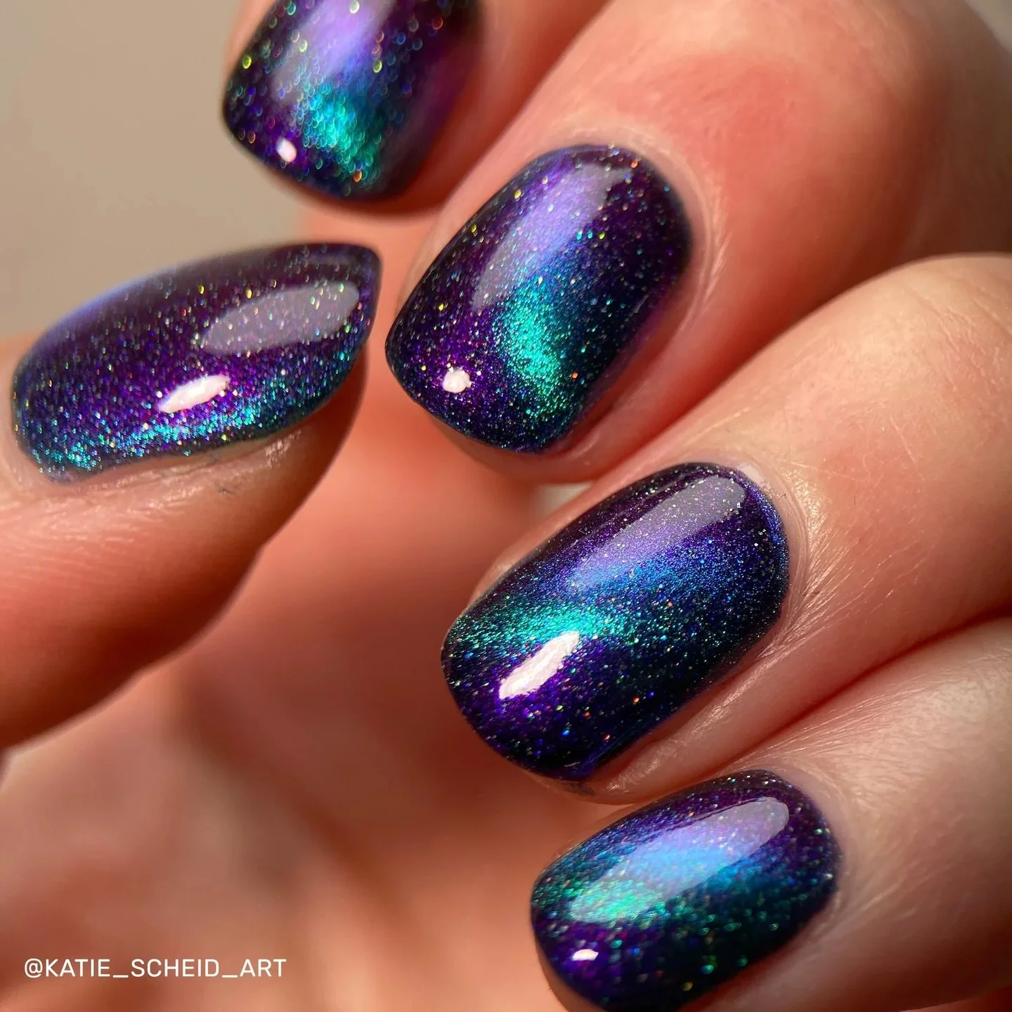 MIDNIGHT OVER ARLES (magnetic)
Teal base with an aqua/blue/purple magnetic, purple/red shimmer, and silver holo.

Part of The Maker&rsquo;s Series

Swatched by @katie_scheid_art @isionails 
Paid PR

#fauvecosmetics #nailpolish #nails #nailsnailsnaild