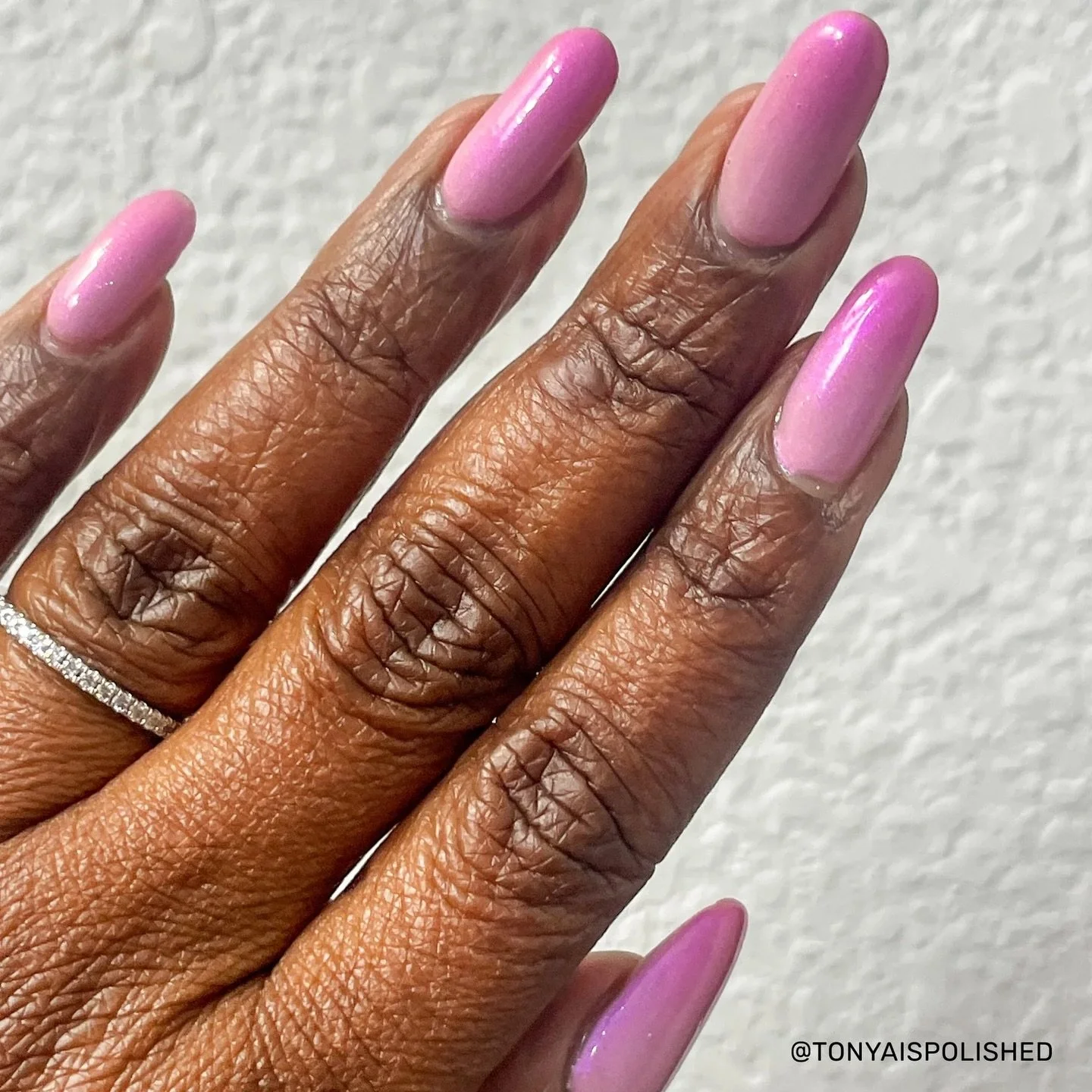 ON THE SEINE
THERMAL + GLOW-IN-THE-DARK
Pink to white thermal, glow-in-the-dark hot pink, purple/pink/red aurora shimmer, and delicate clear rainbow holo.

Warm state may appear pale pink on the nails due to shimmer.

Swatched by @tonyaispolished  @l