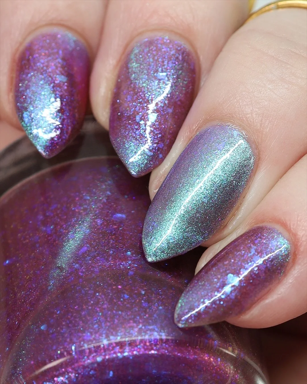DUSKLIT WATER (magnetic)

Purple/pink base, teal/aqua/purple magnetic, red/orange aurora, various cyan/blue/violet iridescent flakes

Swatches by @lacqueredwallflower 
Paid PR

#fauvecosmetics #nailpolish #magneticnails #purplenails #nailsnailsnails