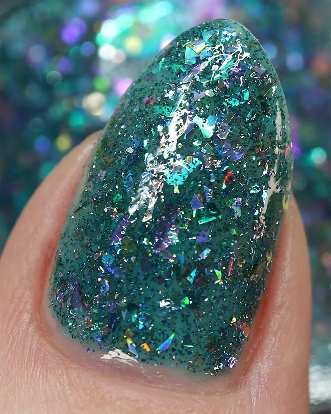 BLUE NYMPHEAS
Teal jelly base, teal/purple color shifting flakies, violet/pink/orange iridescent flakies, sage and pink holo flakes, blue reflective glitter

Swatched by @lacqueredwallflower 
Paid PR

#fauvecosmetics #nailpolish #glitternails #tealna