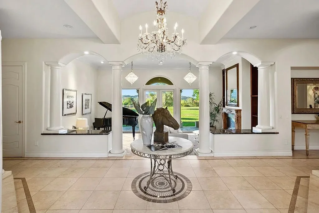 Entry way Piperinteriors Wendy Lane.jpg